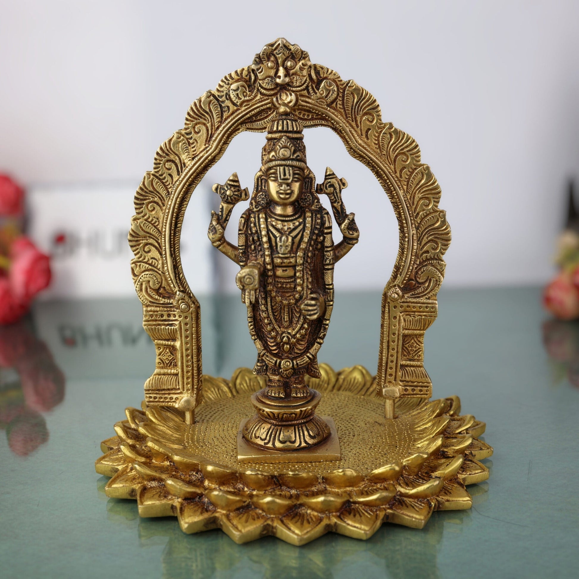 Brass Venkateshwara Balaji Idol | Tirupati Srinivasa Govinda Statue | Pittal Peetal Hindu God Murti for Home Temple Pooja & Decor,Gold, 8 Inch, 1 Piece