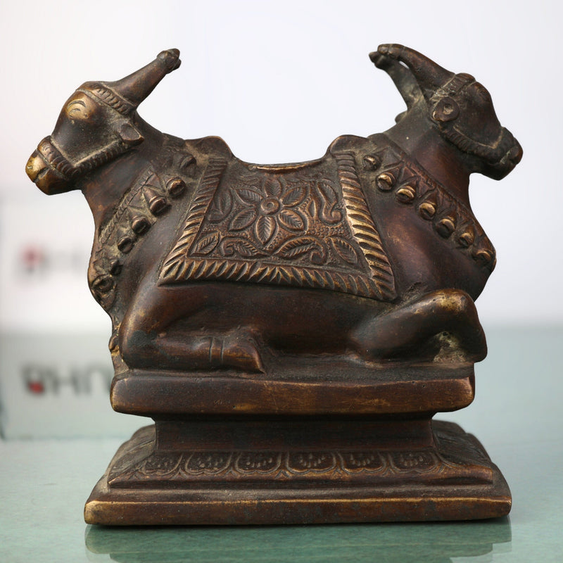 Brass Nandi Idol, Vrishabha Basava Rishabha Shiva Vahana Bull Statue, Antique Peetal Pittal Ashtadhatu Pital Murti for Home Temple & Pooja,Gold, 6 Inch, 1 Piece