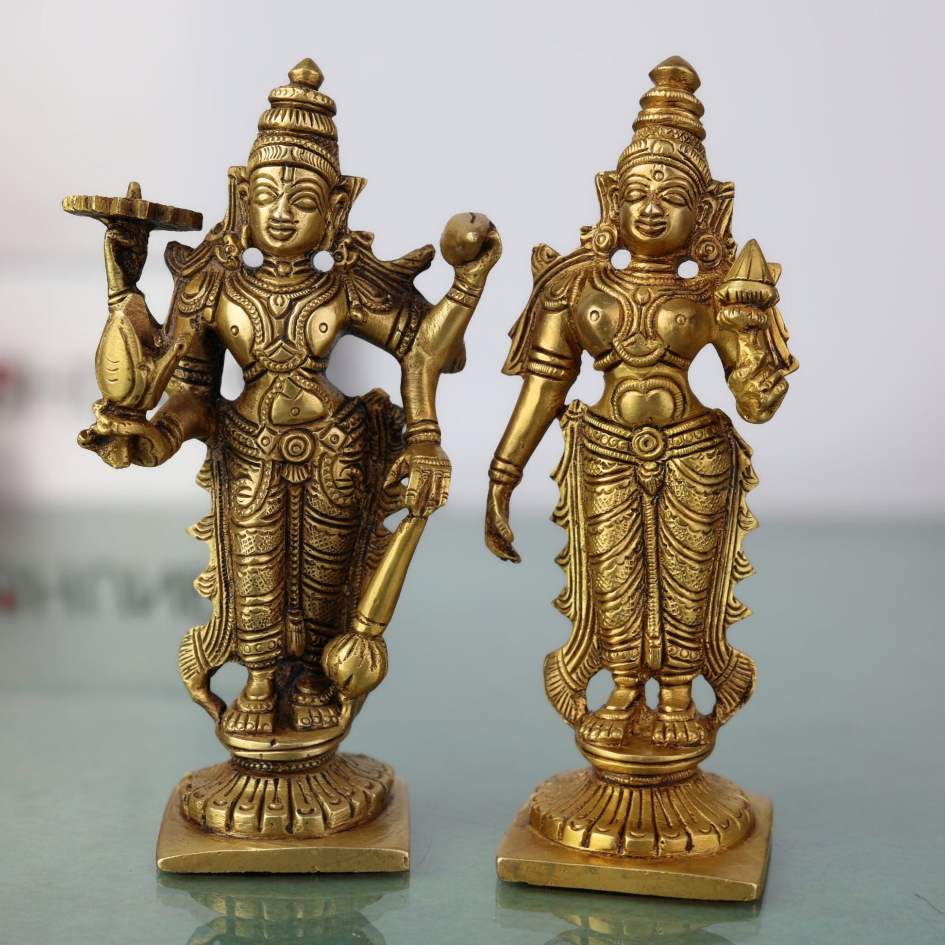 Brass Lakshmi Venkateshwara Idol | Lakshmi Narayana Balaji Govinda Srinivasa Padmavati Vishnu Murti for Pooja, Home Temple & Gift,Gold, 6 Inch, 1 Piece