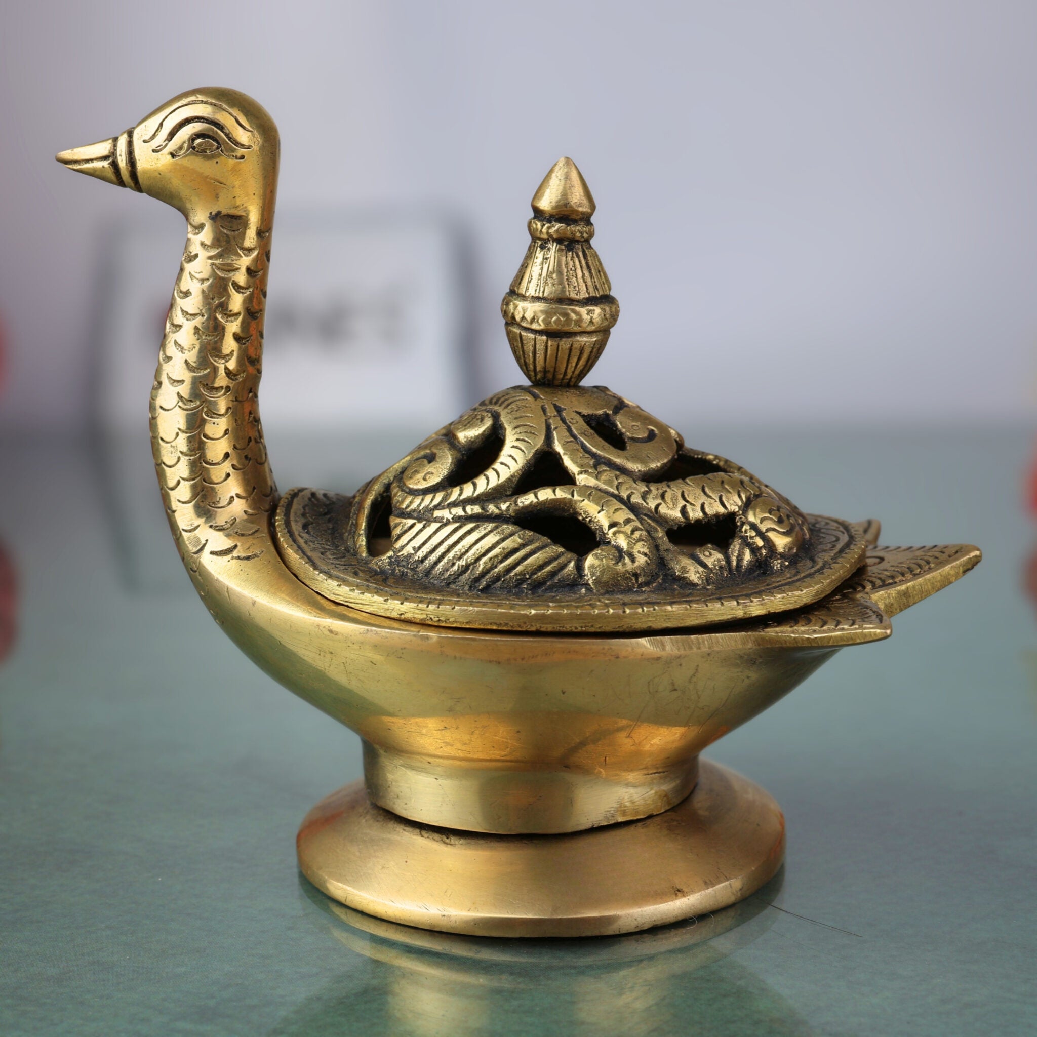 Brass Dhoop Dani Idol , Handmade Agarbatti & Incense Holder, Dhoop Stand, Camphor Burner, Peetal Pittal Ashtadhatu Pooja Decor for Meditation, Temple & Spiritual Rituals,Gold, 5 Inch, 1 Piece