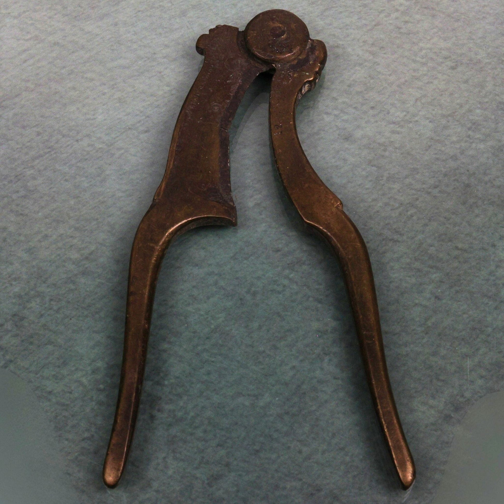 Bhunes Brass Antique Nut Cutter Sarota Beetel Nut Cutter Betel Nut Cutter,Brown, 7 Inch, 1 Piece