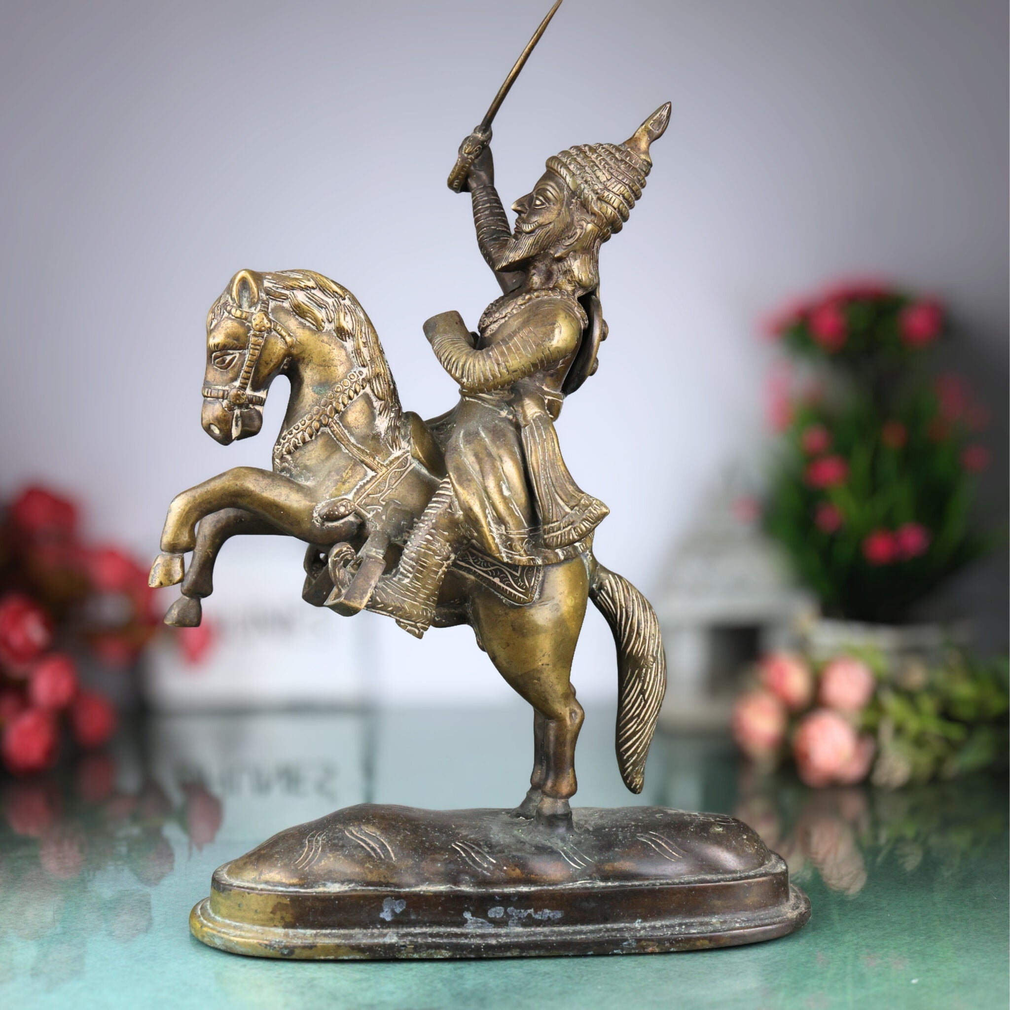 Bhunes Brass Maharaj Shivaji Sculpture | Shivaji Maharaj Sculpture,Gold, 16 Inch, 1 Piece