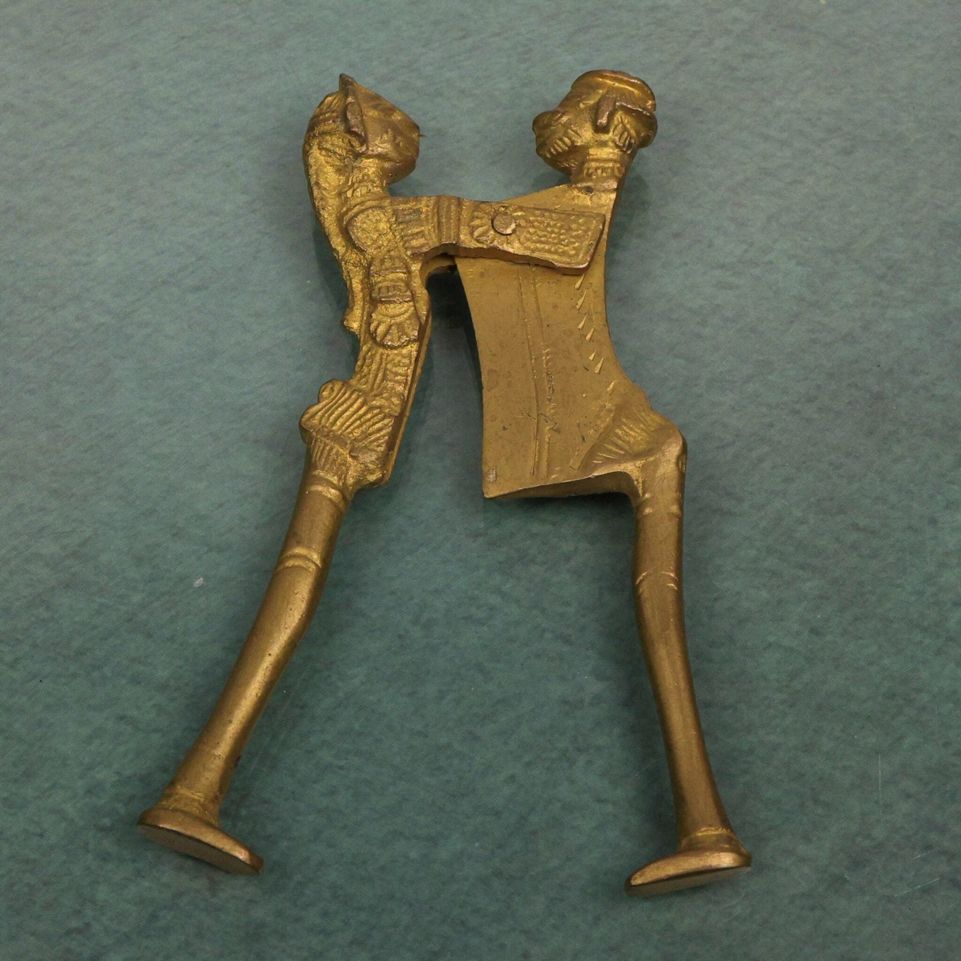 Bhunes Brass Antique Betal Nut Cutter Sarota Beetel Nut Cutter,Gold, 5 Inch, 1 Piece