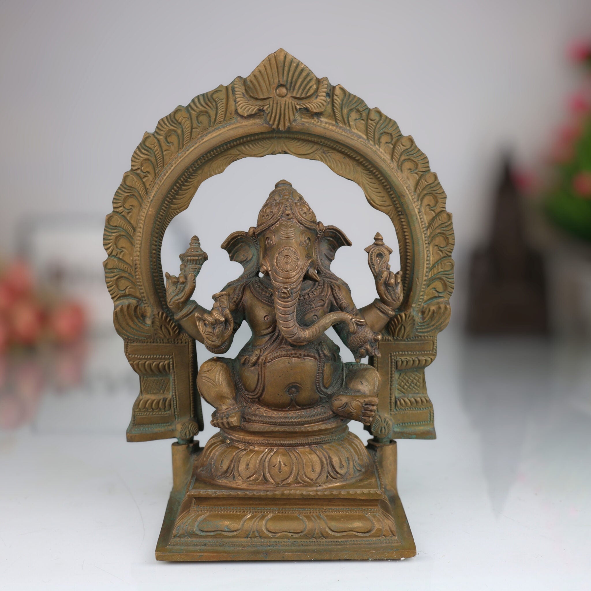 Handcrafted Bronze Ganesha Idol, Panchaloha Ganpati Vinayaka Murti, Siddhivinayak Pillaiyar Statue for Home Temple Decor,Gold, 8.5 Inch, 1 Piece