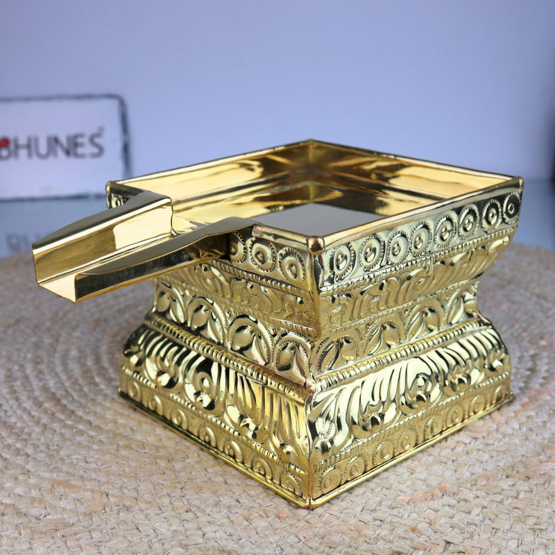 Brass Abhishek Patra Abhishekam Tray Somasutra Plate Tirumanjana Peetam Abhisheka Spout Channel Dish Pital Puja Abhishek Plate for Temple Rituals and Deity Idols, Gold, 6 Inch, 1 Piece