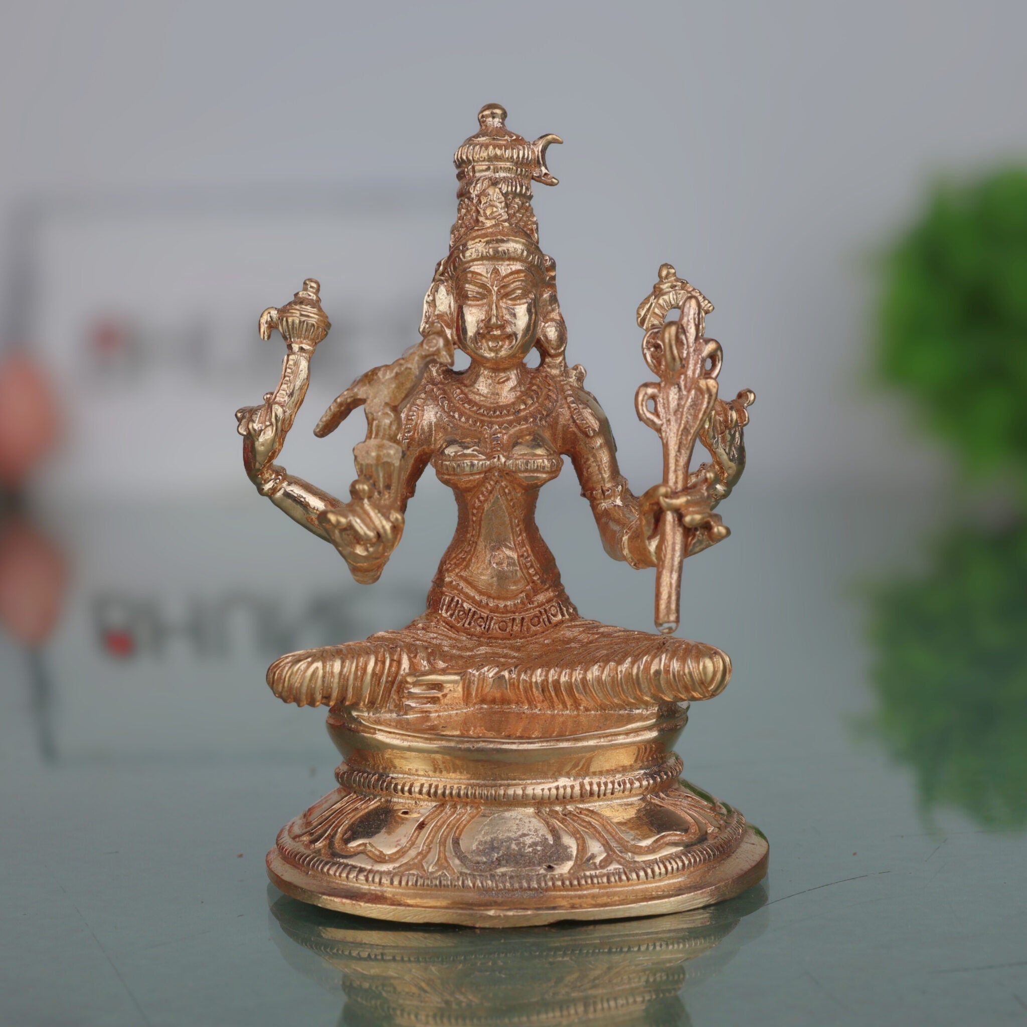 Handcrafted Bronze Kamakshi Idol | Panchaloha Goddess Kamakshi Statue | Kameshwari Tripura Sundari Lalita Rajarajeshwari Murti | Chola Art Home & Temple Decor,Gold, 3 Inch, 1 Piece