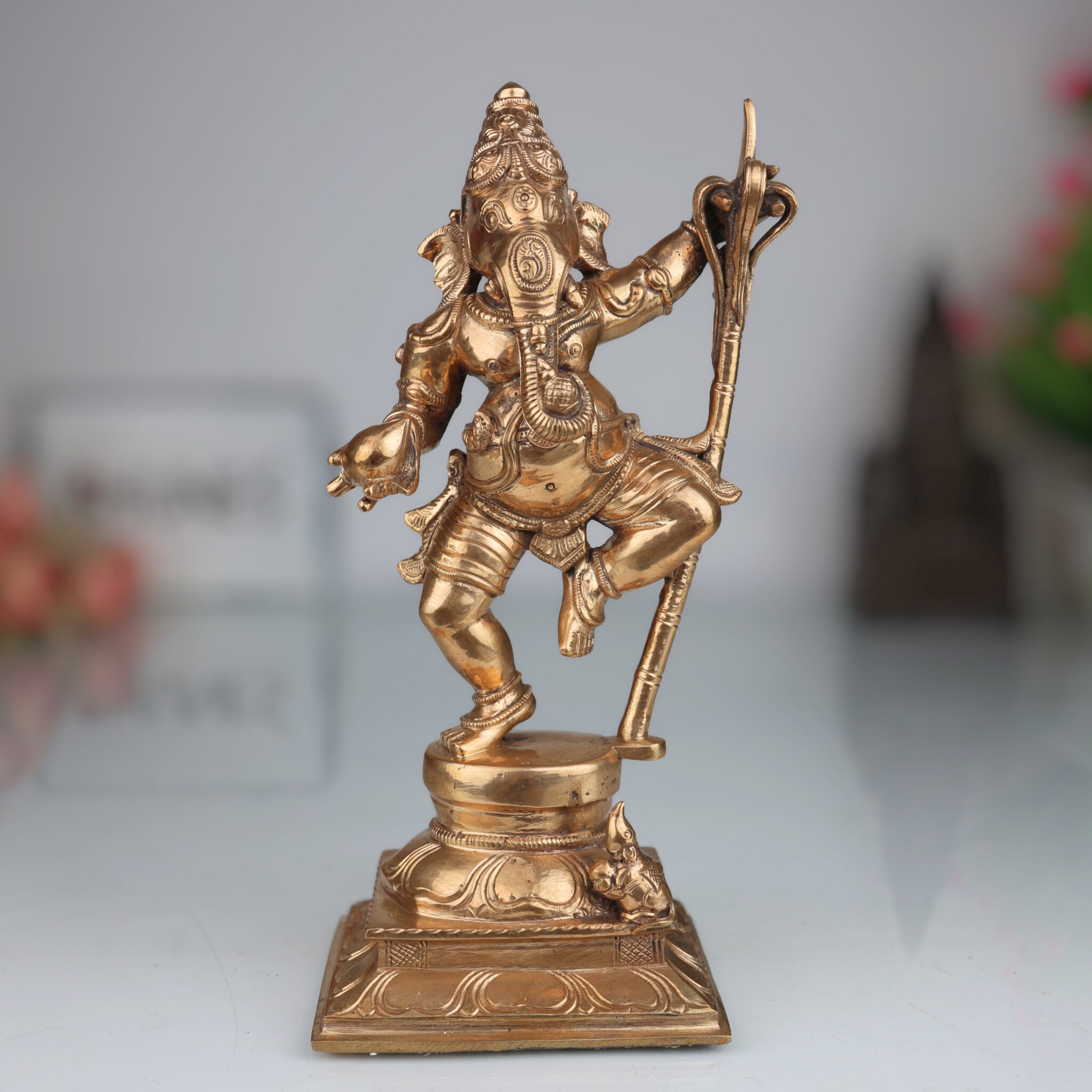 Handcrafted Panchaloha Ganesh with sugar cane Idol, Bronze Siddhi Vinayaka idol, Ganpati, Ekadanta, Chola Style Pillaiyar Murti for Home & Temple,Gold, 9 Inch, 1 Piece