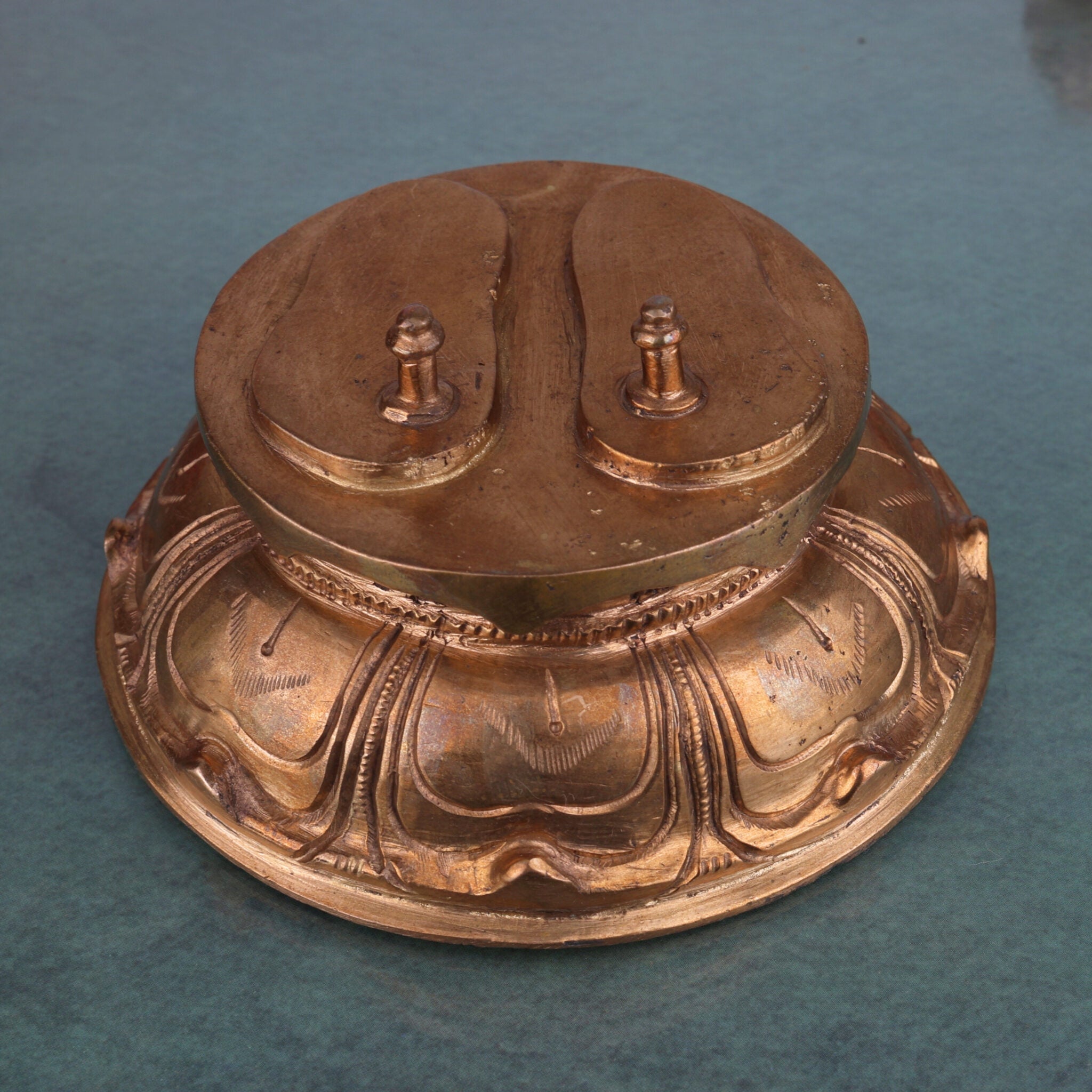 Bronze Handmade Charan Paduka on Mukut, Panchaloha Khadau Padam Idol for Guru Paduka, Vishnu, Rama, Krishna, Tulsi, Traditional Chola Art Temple Sculpture,Gold, 3 Inch, 1 Piece