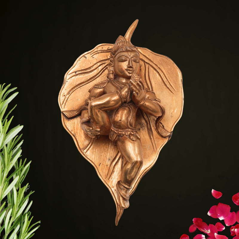 Bronze Panchaloha Bala Krishna on Leaf Idol – Ashtadhatu Gopala Kanha Murti, Handcrafted Chola Art Venugopala Statue for Home Temple Decor,Gold, 8 Inch, 1 Piece
