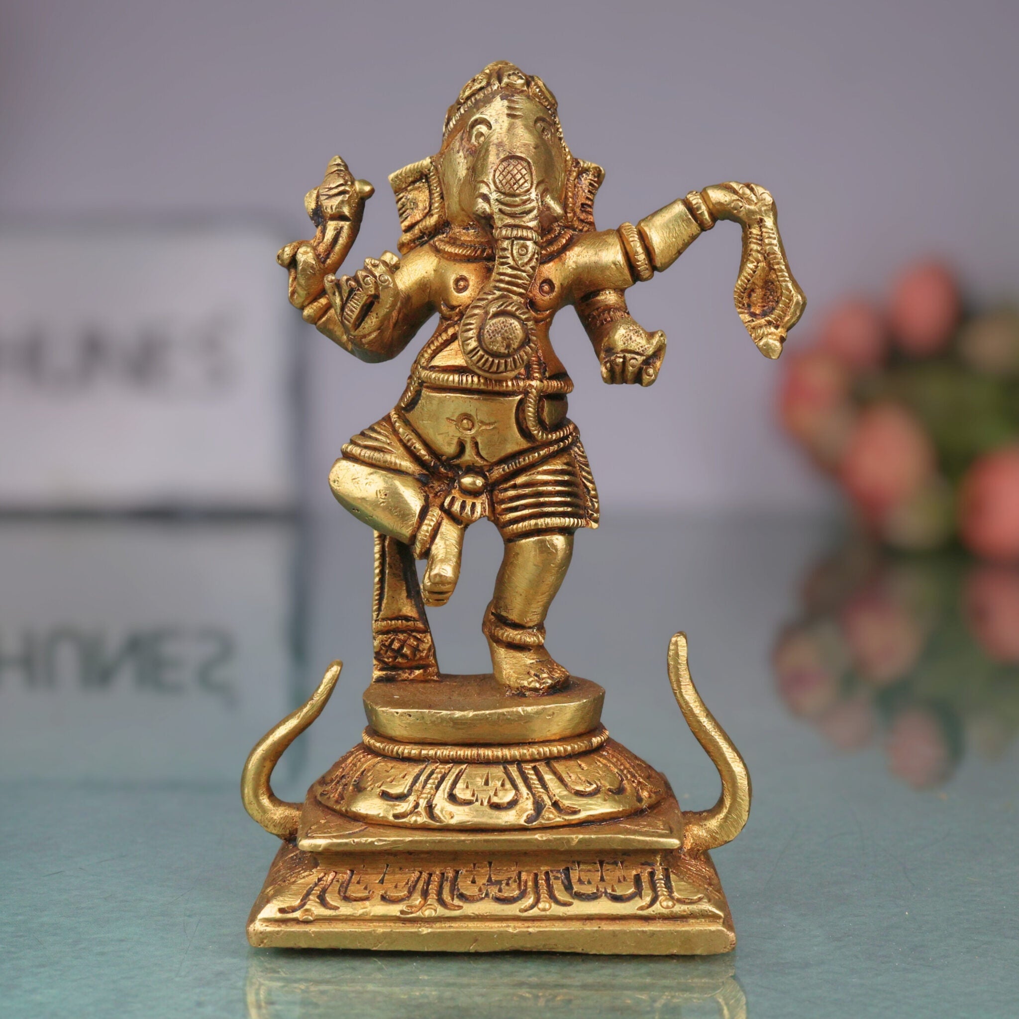 Handcrafted Brass Ganpati Ganesh Idol | Vinayaka Pital Murti for Home Temple Office Decor | Vighnaharta Gajanana Statue ,Gold, 5 Inch, 1 Piece