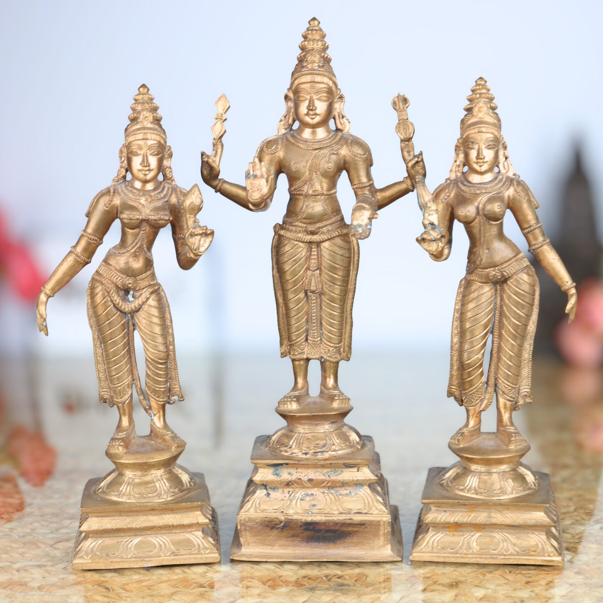 Handcrafted Panchaloha Murugan with Valli and Devasena Idol – Bronze Subramanya Skanda Kumara Swamy Statue in Chola Art Style,Gold, 9 Inch, 1 Piece