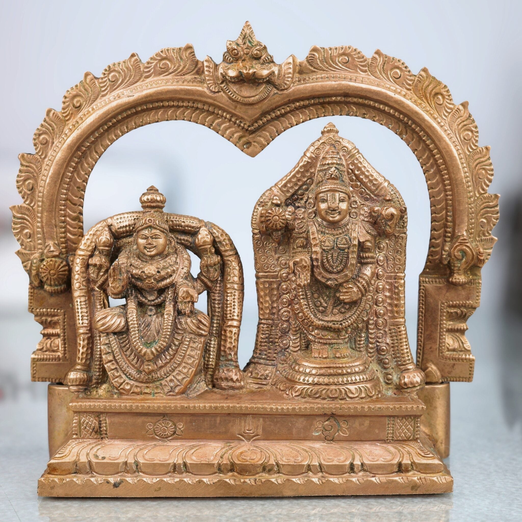 Bronze Sri Venkateswara Balaji with Padmavathi Idol panchaloha Murti with Prabhavali & Peetam, Traditional South Indian Venkateshwara and Goddess Padmavati Sculpture,Gold, 6.5 Inch, 1 Piece