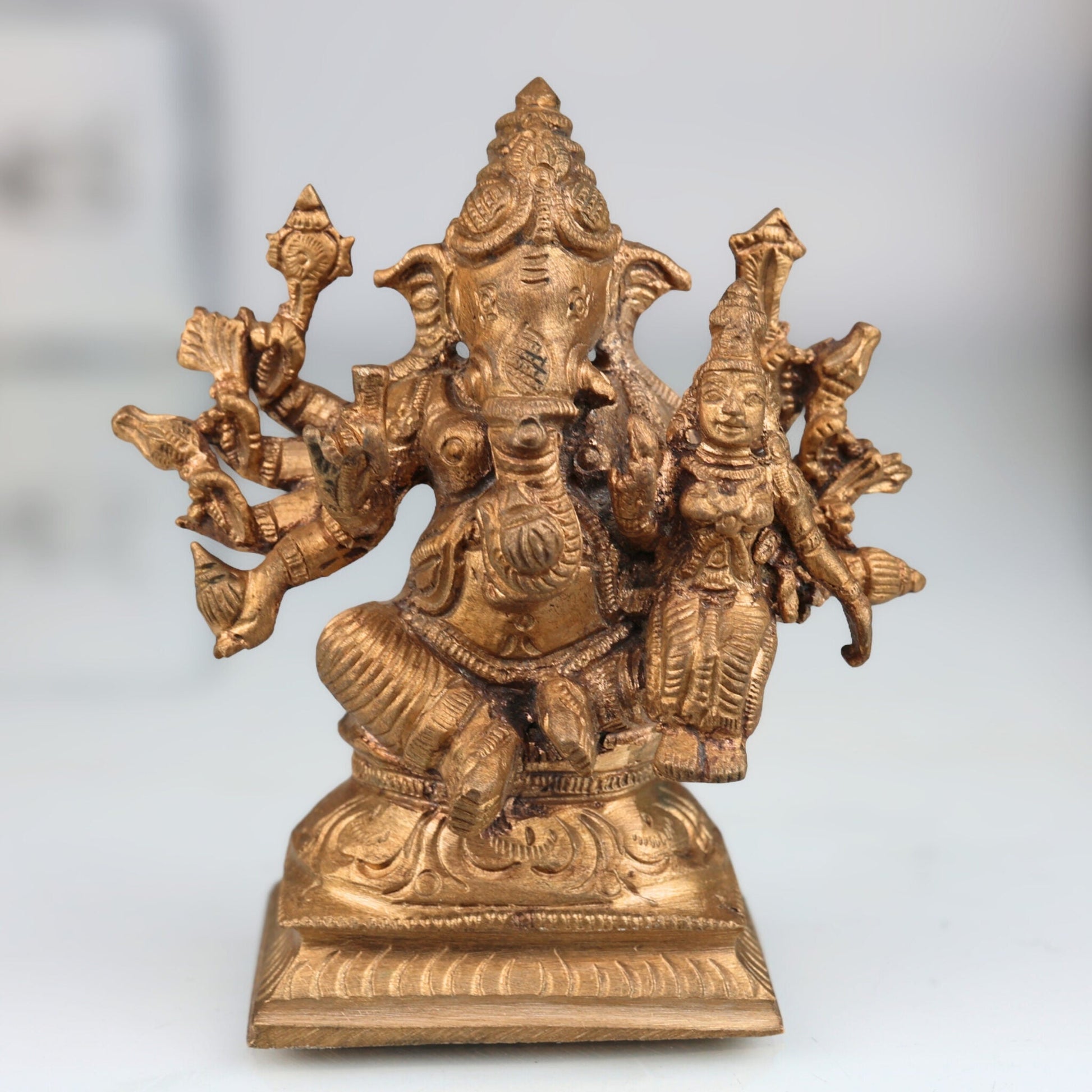 Handcrafted Siddhi Vinayak Idol in Panchaloha Bronze Ganesha Ganapati Murti, Sametha Ganapati, Ganesh Statue for Home & Temple,Gold, 3.5 Inch, 1 Piece