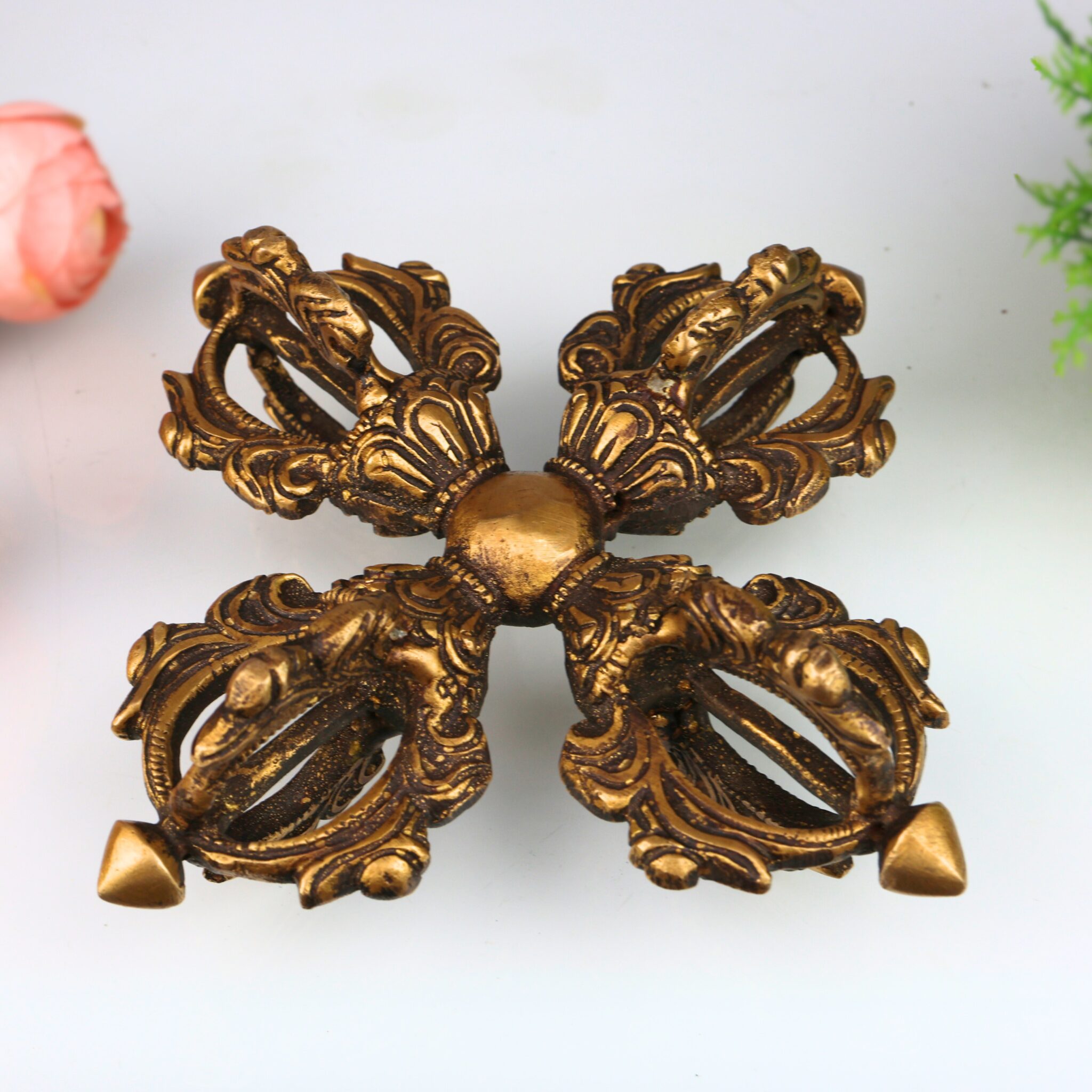 Handcrafted Brass Dorje Vajra Idol, Tibetan Thunderbolt, Holy Vajra Sculpture, Peetal Spiritual Murti for Home, Temple & Office Decor, Feng Shui Good Luck Gift,Brown, 4 Inch, 1 Piece