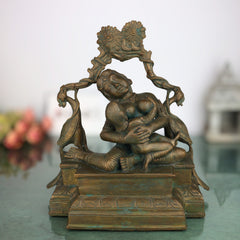 Panchaloha Yashoda Mata Breastfeeding Baby Krishna Bronze Idol – Handcrafted Chola Art Nursing Mother Statue, Amma Paal Kudukkum, Maa Doodh Pilati Hui, Mother Feeding Child Sculpture for Home Temple Décor,Brown,9Inch,1pice
