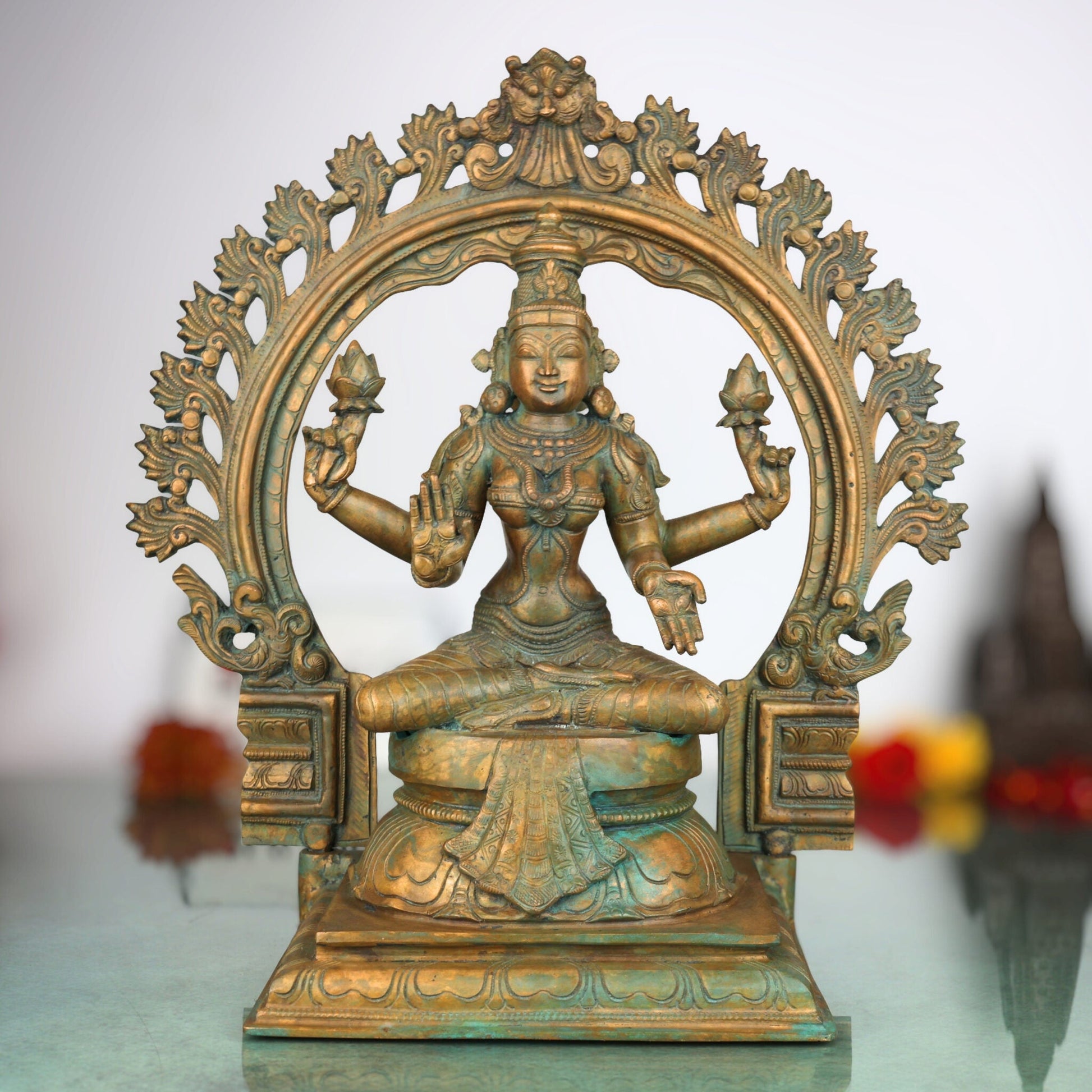Panchaloha Handcrafted Mahalakshmi Idol in Bronze – Traditional Chola Art Sri Lakshmi | Kamala Devi Statue for Temple & Home Decor,Brown, 13.5 Inch, 1 Piece
