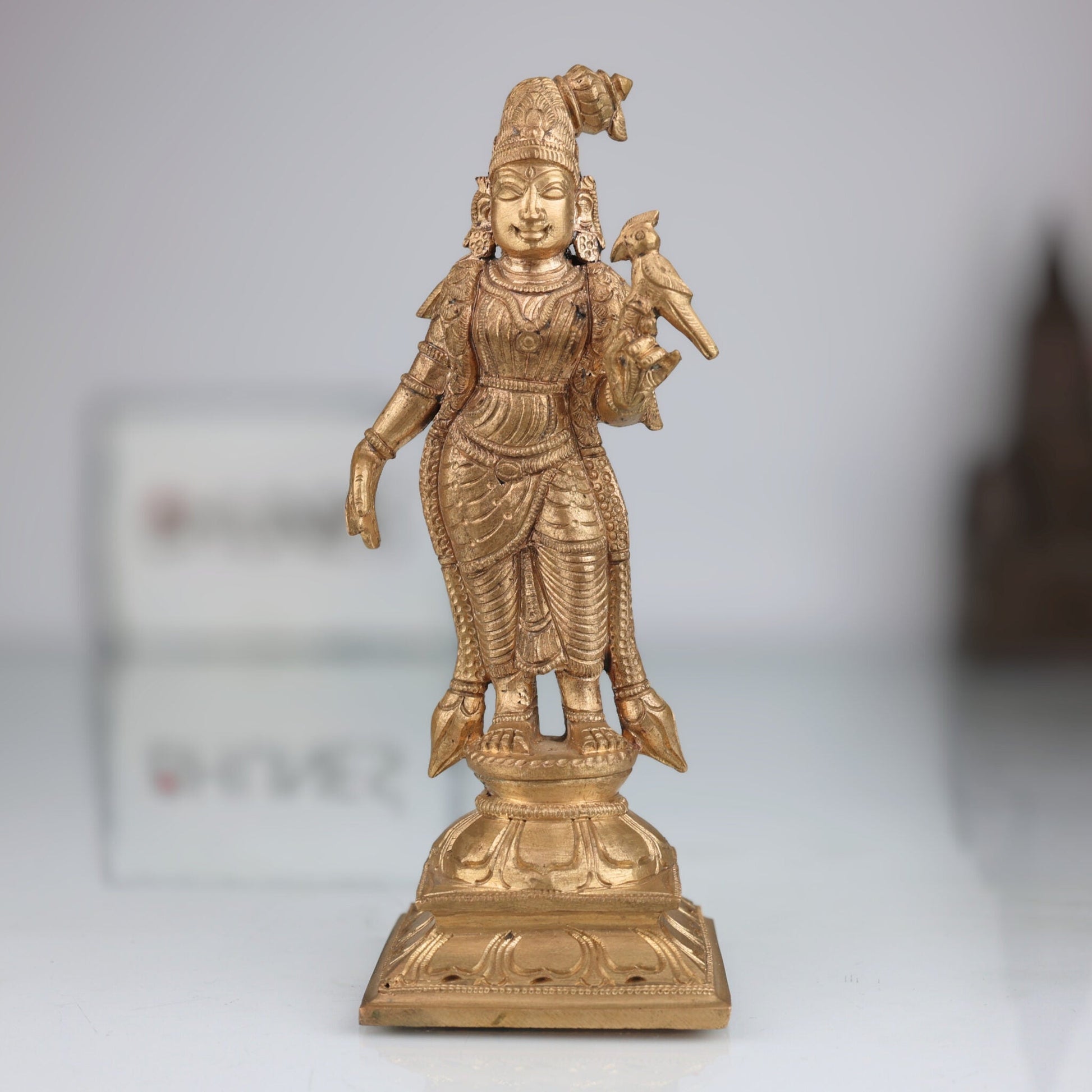 Handcrafted Panchaloha Meenakshi Amman Idol – Madurai Meenakshi Devi | Bronze Meenatchi Parvati Statue | Chola Art South Indian Goddess Sculpture,Gold, 6.5 Inch, 1 Piece