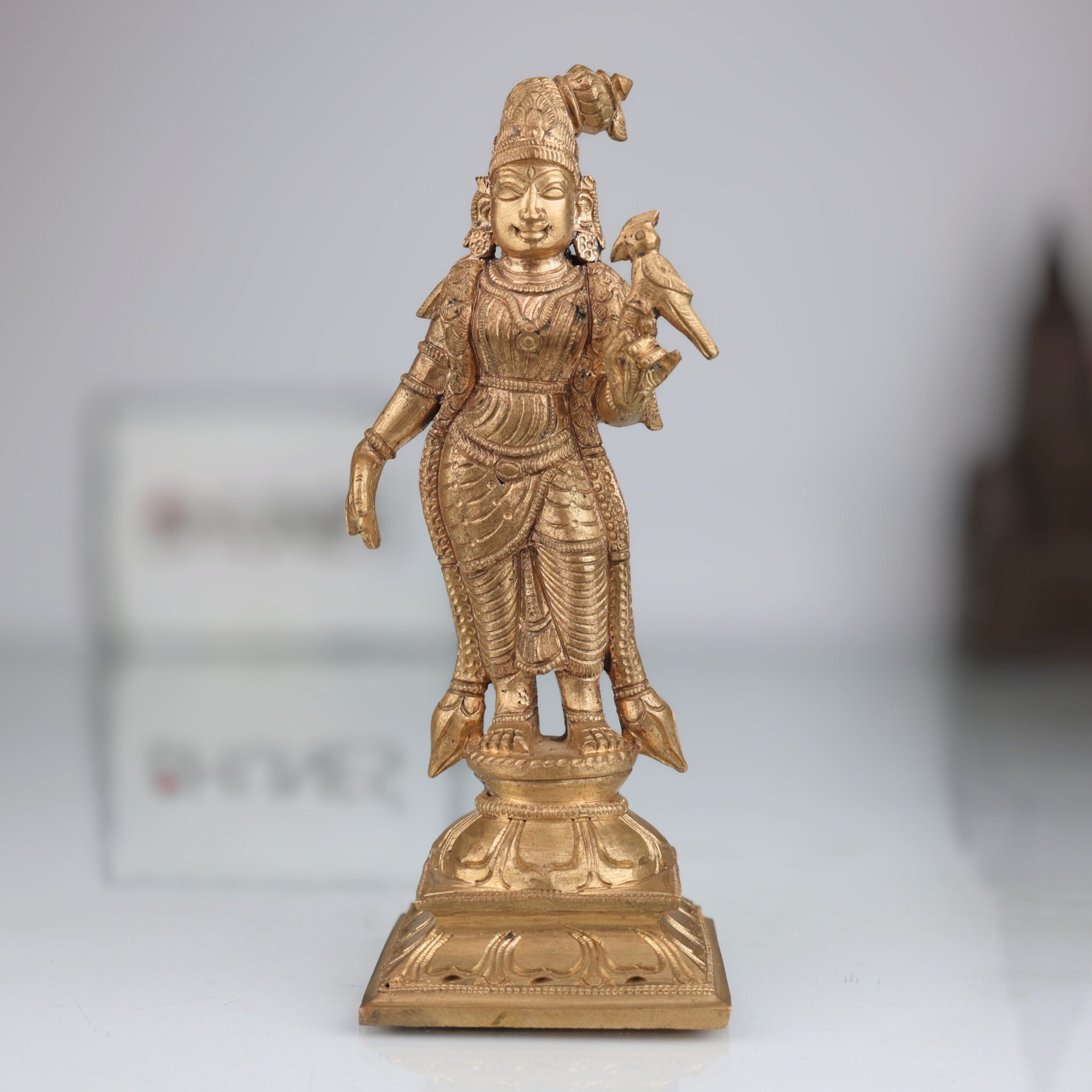 Handcrafted Panchaloha Meenakshi Amman Idol – Madurai Meenakshi Devi | Bronze Meenatchi Parvati Statue | Chola Art South Indian Goddess Sculpture,Gold, 6.5 Inch, 1 Piece