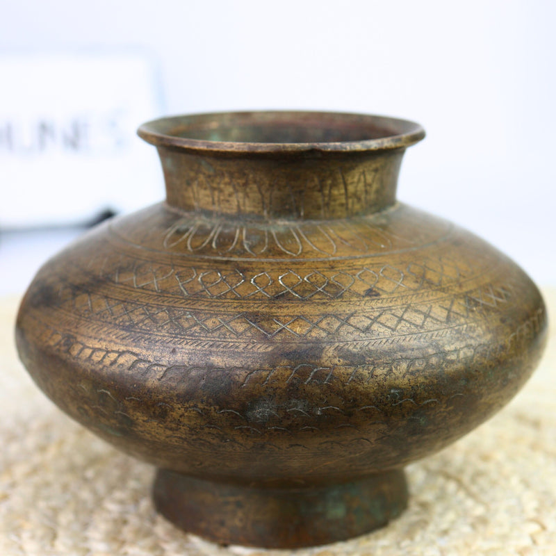 Bhunes Antique Brass Loota, Lota Poja Cambu, Water Loota, Jal Lota, Poja Cambu, Lotiya, Gangajali Stoup,Gold, 4.5 Inch, 1 Piece