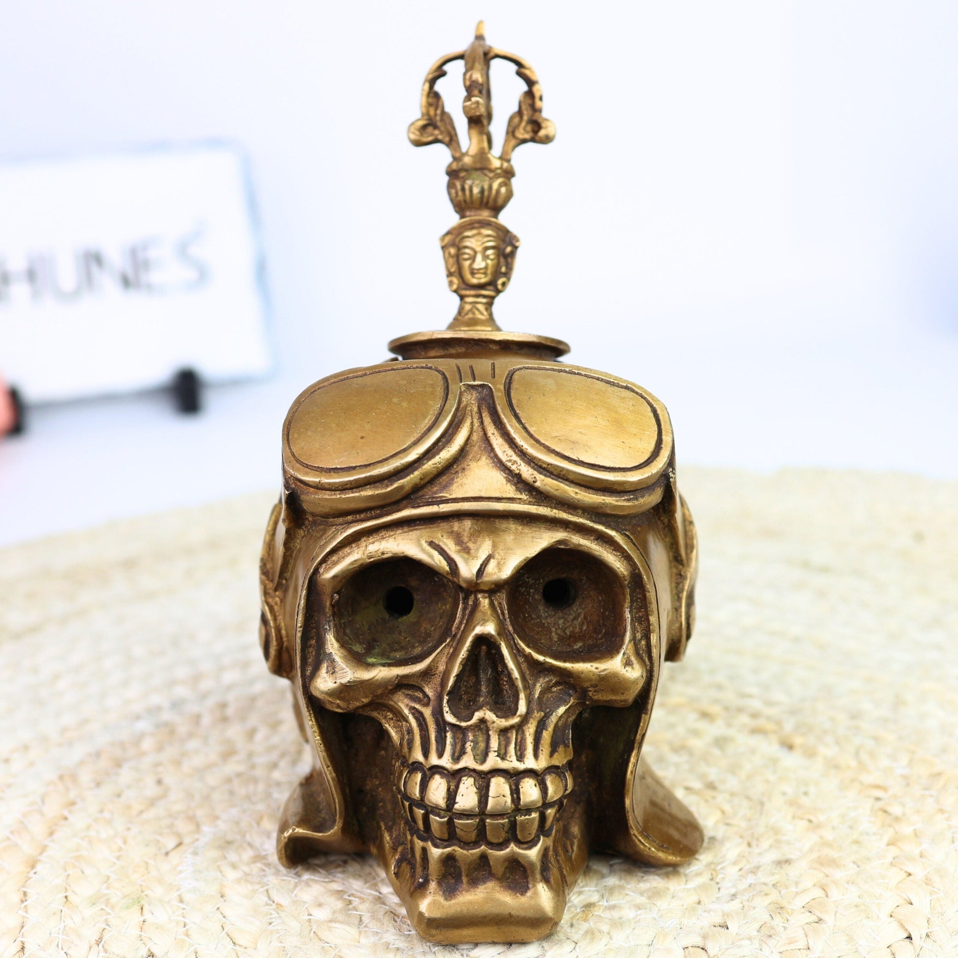 Handmade Brass Skull Pen Holder – Gothic Skeleton Head Pittal Pen Stand for Desk, Antique-Style Peetal Pencil Holder for Office & Home Decor,Gold, 8.5 Inch, 1 Piece
