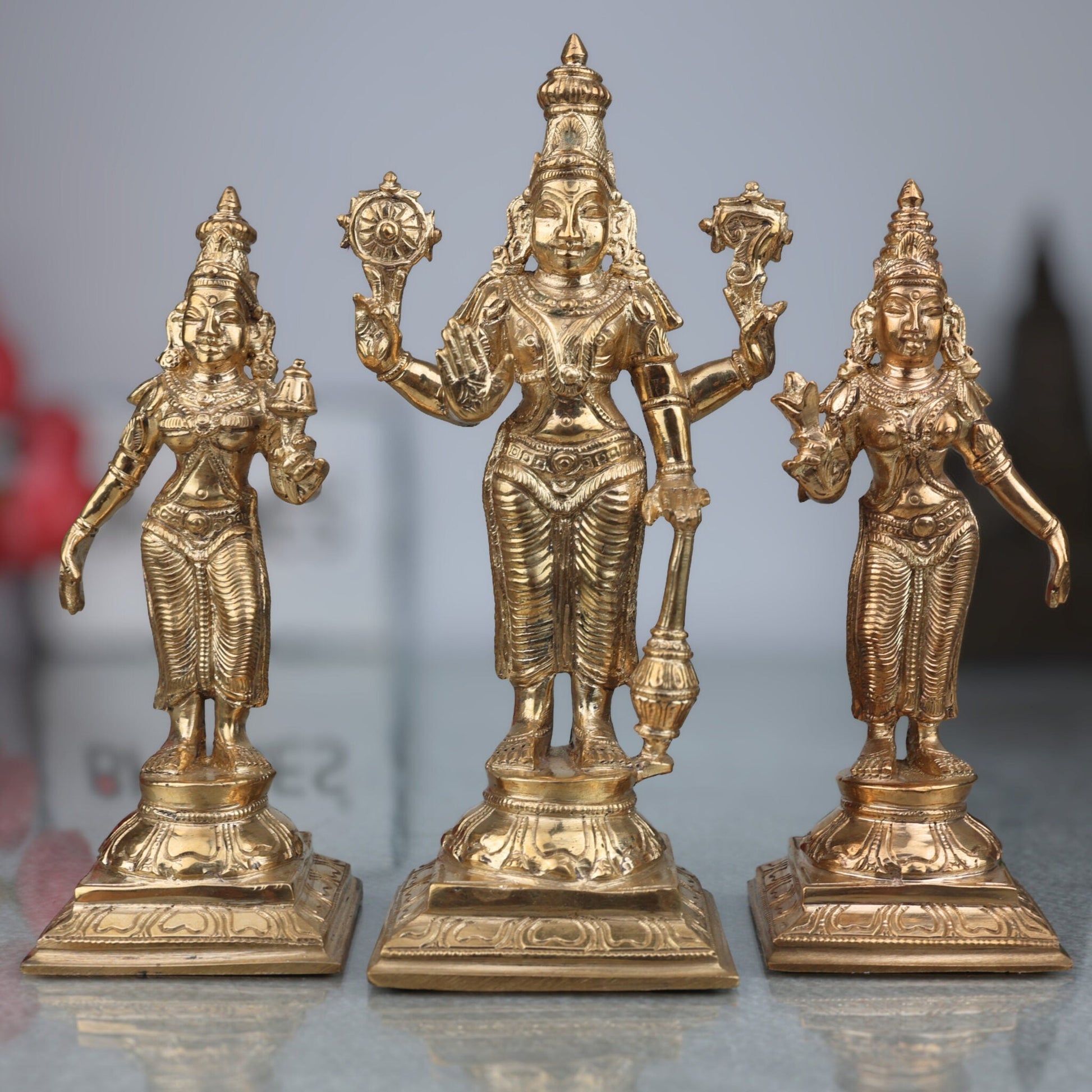 Panchaloha Vishnu Sri Devi Bhu Devi Idol | Bronze Perumal Lakshmi Bhoomi Statue | Handmade Chola Style Vishnu Lakshmi Bhoomi Murti for Home Temple Pooja, Gold, 7.5 Inch