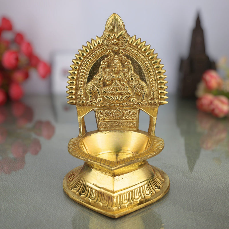 Brass Kamakshi Lamp Diya – Handcrafted Kamatchi Vilakku, Kuthu Vilakku, Temple Pooja Deepam, Kamakshi Amman Idol, Traditional South Indian Lamp, Gold, 7.5 Inch, 1 Piece