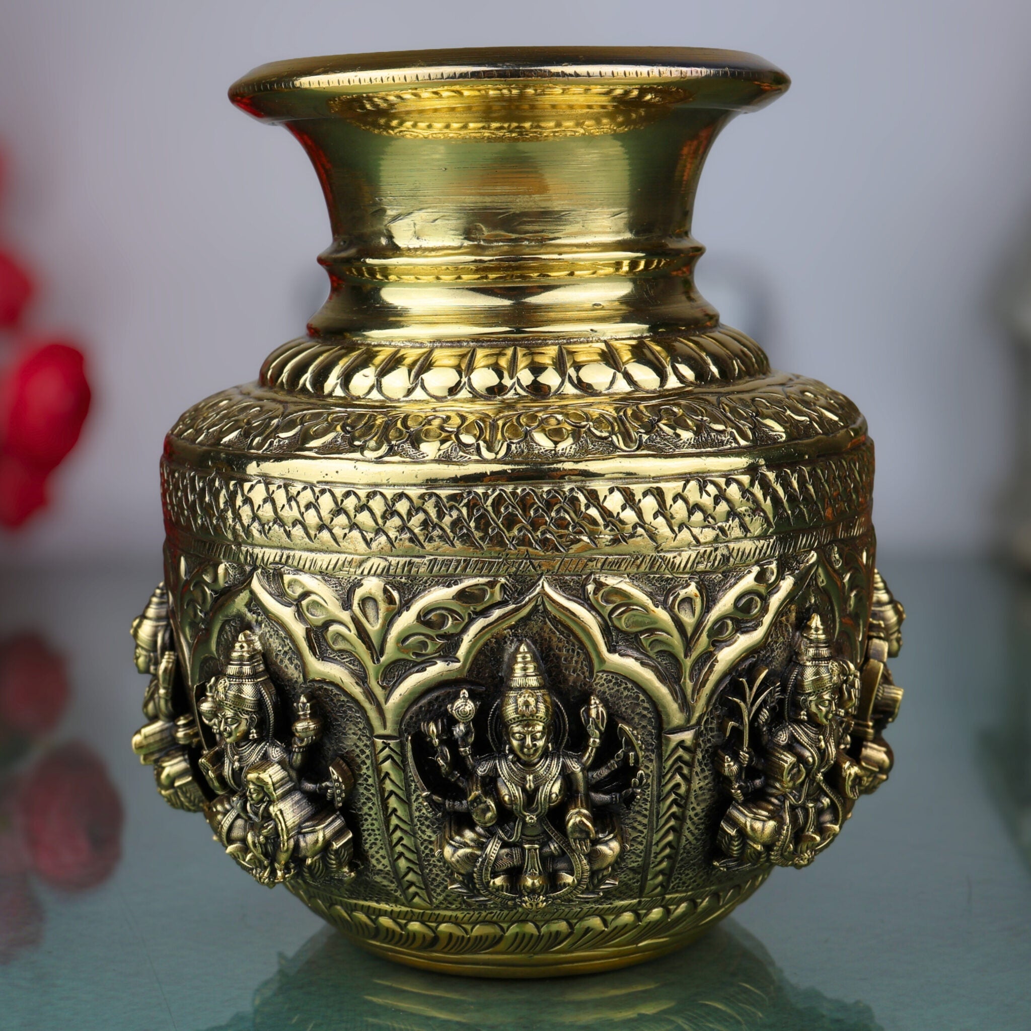 Brass Asta Lakshmi Kalash Loota, Handcrafted Pooja Murti, Vedic Temple Sculpture, Miniature Decorative Brass Kumbh for Home, Puja & Gifts, Gold, 6 Inch, 1 Piece