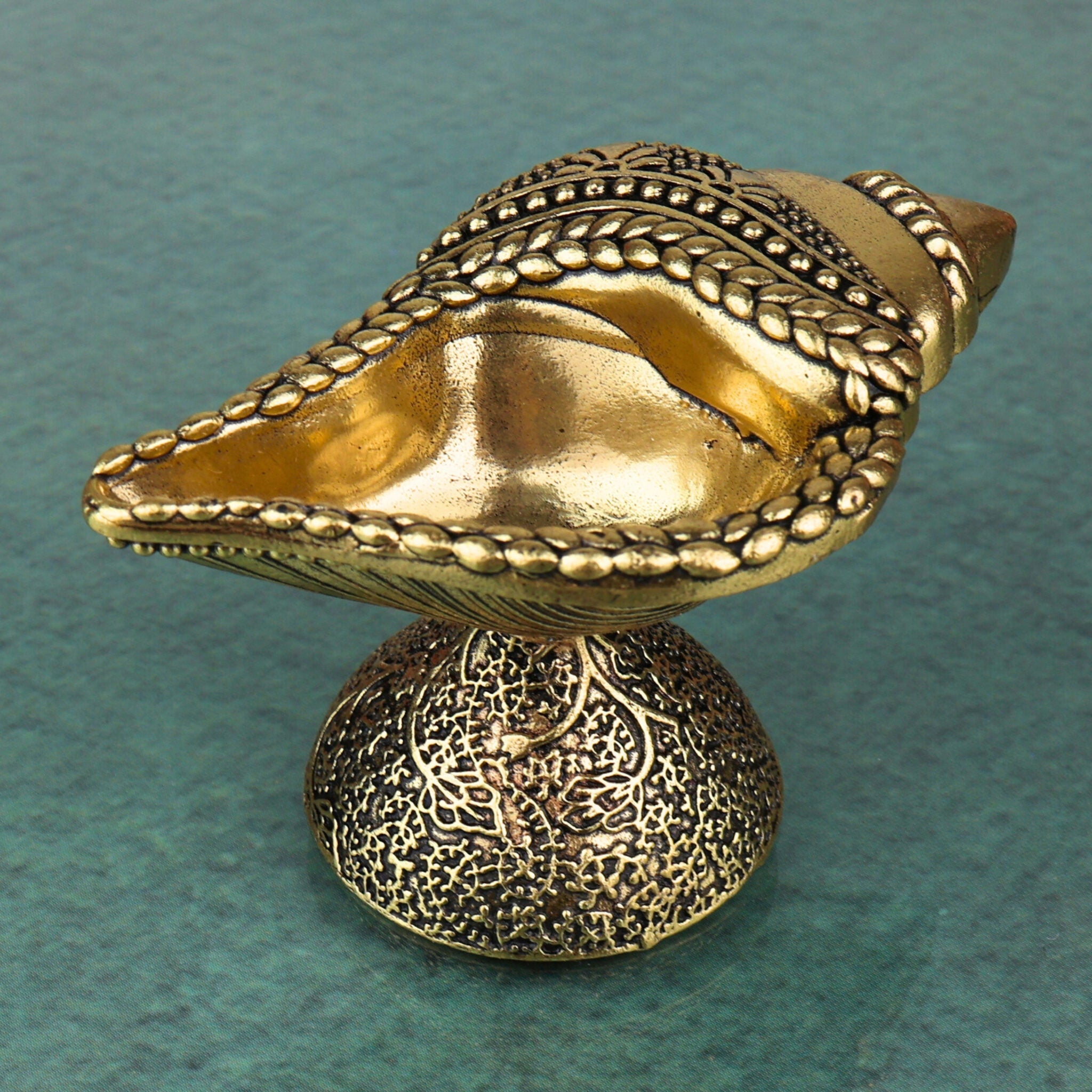Brass Shanka Diya, Peetal Shankh Deepam, Pittal Shankh Lamp, Hittale Shankh Deepak, Ashtadhatu Shanku Chakra Diya for Pooja, Temple Decor & Diwali Oil Lamp, Gold, 1.5 Inch, 1 Piece