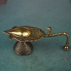 Brass Aarti Diya for Pooja, Handmade Peetal Oil Lamp, Traditional Deepak, Decorative Festival Diya for Diwali, Navratri, Temple, Home, and Spiritual Ceremonies, Gold, 1.5 Inch, 1 Piece