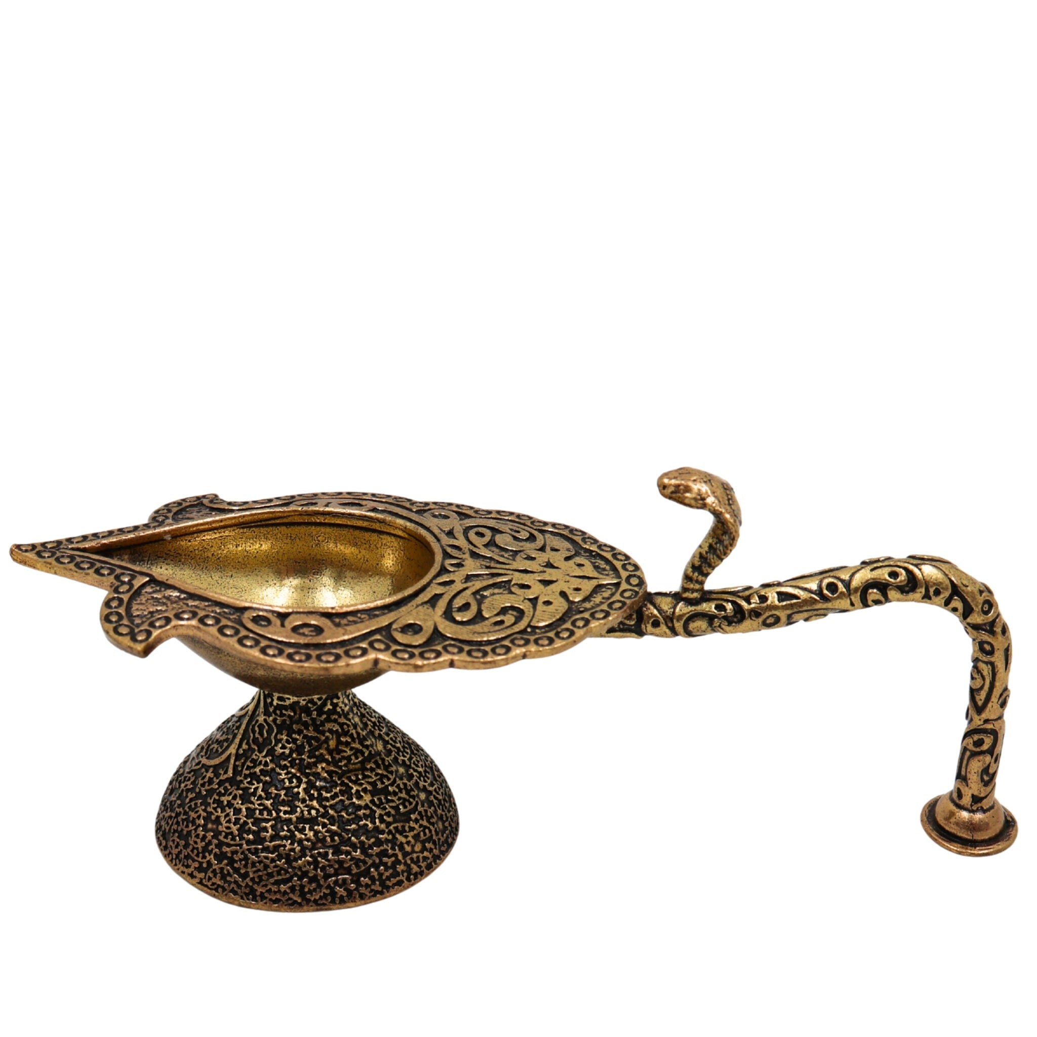 Brass Aarti Diya for Pooja, Handmade Peetal Oil Lamp, Traditional Deepak, Decorative Festival Diya for Diwali, Navratri, Temple, Home, and Spiritual Ceremonies, Gold, 1.5 Inch, 1 Piece