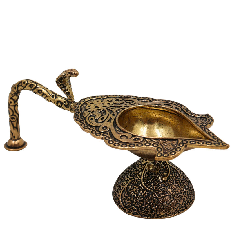 Brass Aarti Diya for Pooja, Handmade Peetal Oil Lamp, Traditional Deepak, Decorative Festival Diya for Diwali, Navratri, Temple, Home, and Spiritual Ceremonies, Gold, 1.5 Inch, 1 Piece