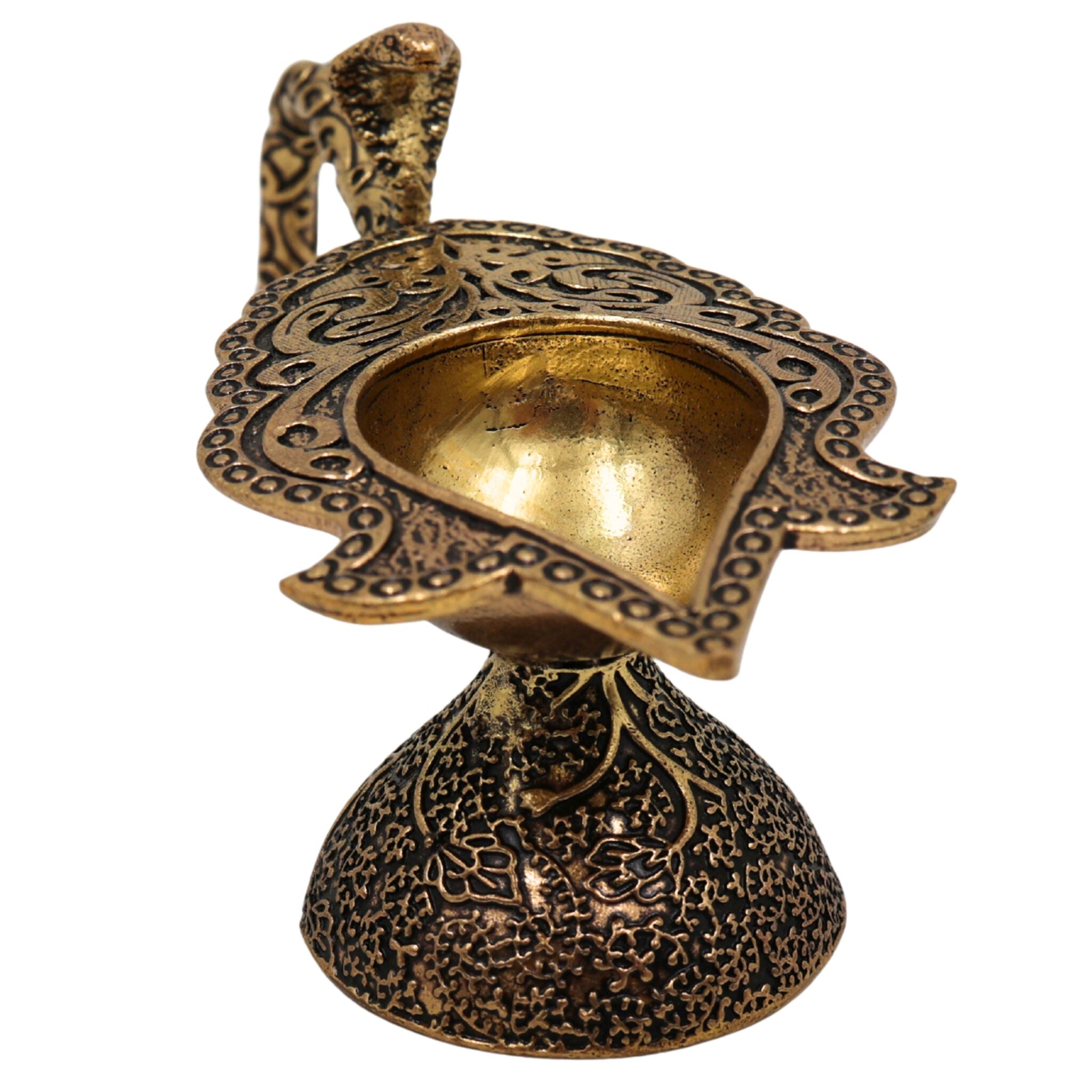 Brass Aarti Diya for Pooja, Handmade Peetal Oil Lamp, Traditional Deepak, Decorative Festival Diya for Diwali, Navratri, Temple, Home, and Spiritual Ceremonies, Gold, 1.5 Inch, 1 Piece
