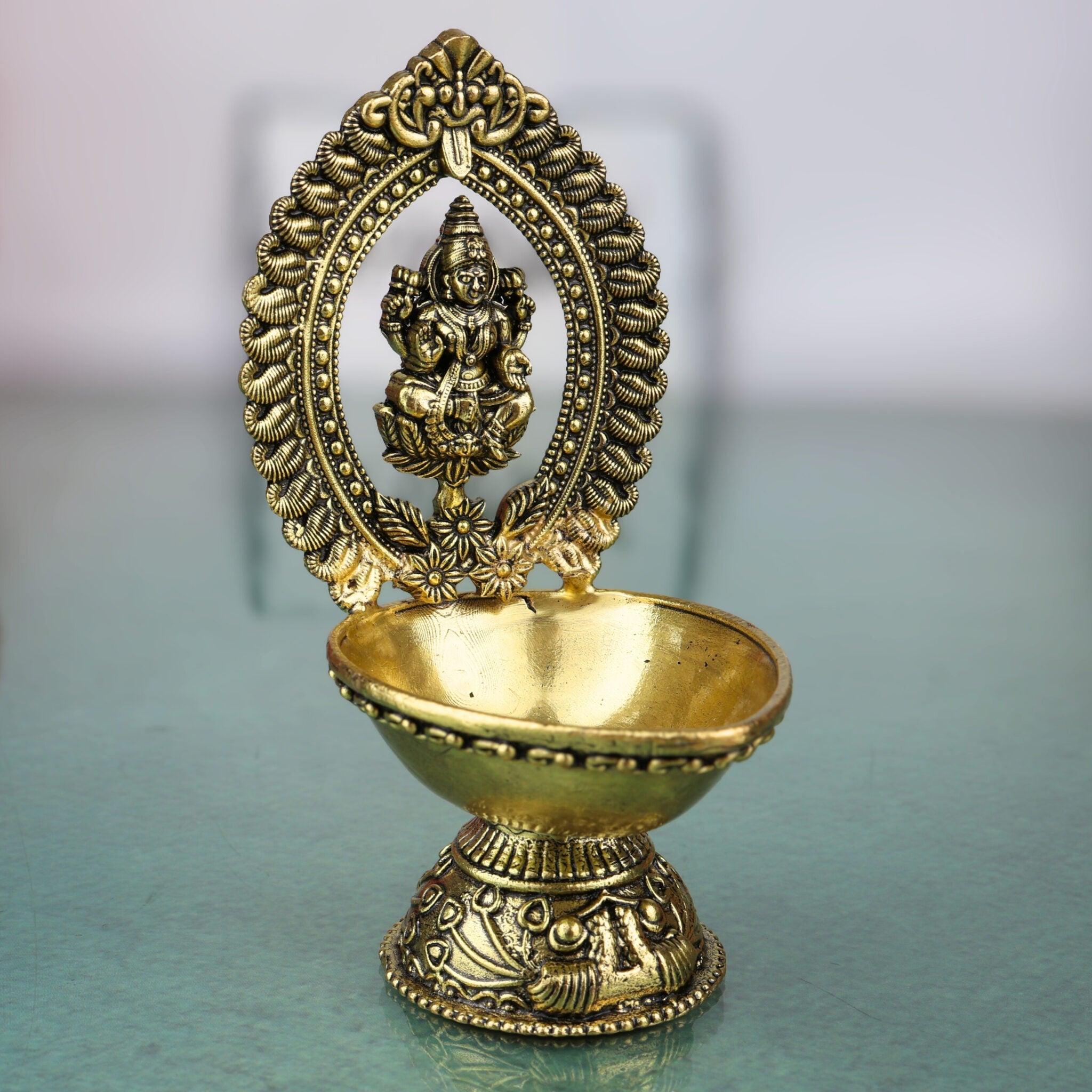 Brass Lakshmi Lamp Mahalakshmi Deepam | Handcrafted Lakshmi Vilakku Deepak Diya | Pital Kuthu Vilakku for Puja, Temple & Home Decor, Gold, 4.5 Inch, 1 Piece