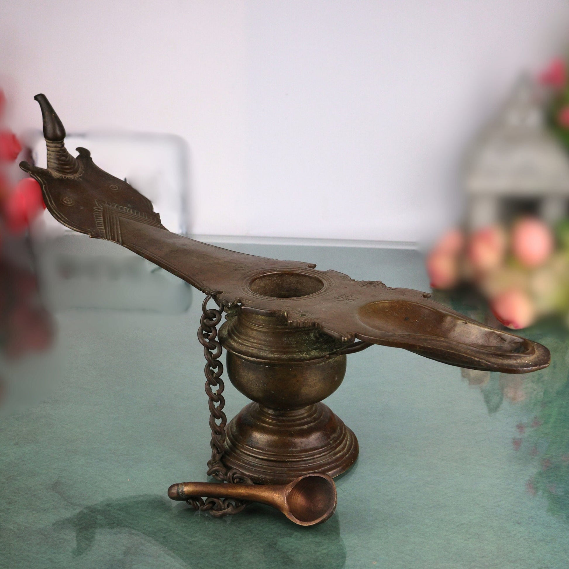 Brass Antique Kerala Lamp | Handcrafted Nilavilakku Deepam for Pooja, Temple & Home Décor, Gold, 7 Inch, 1 Piece