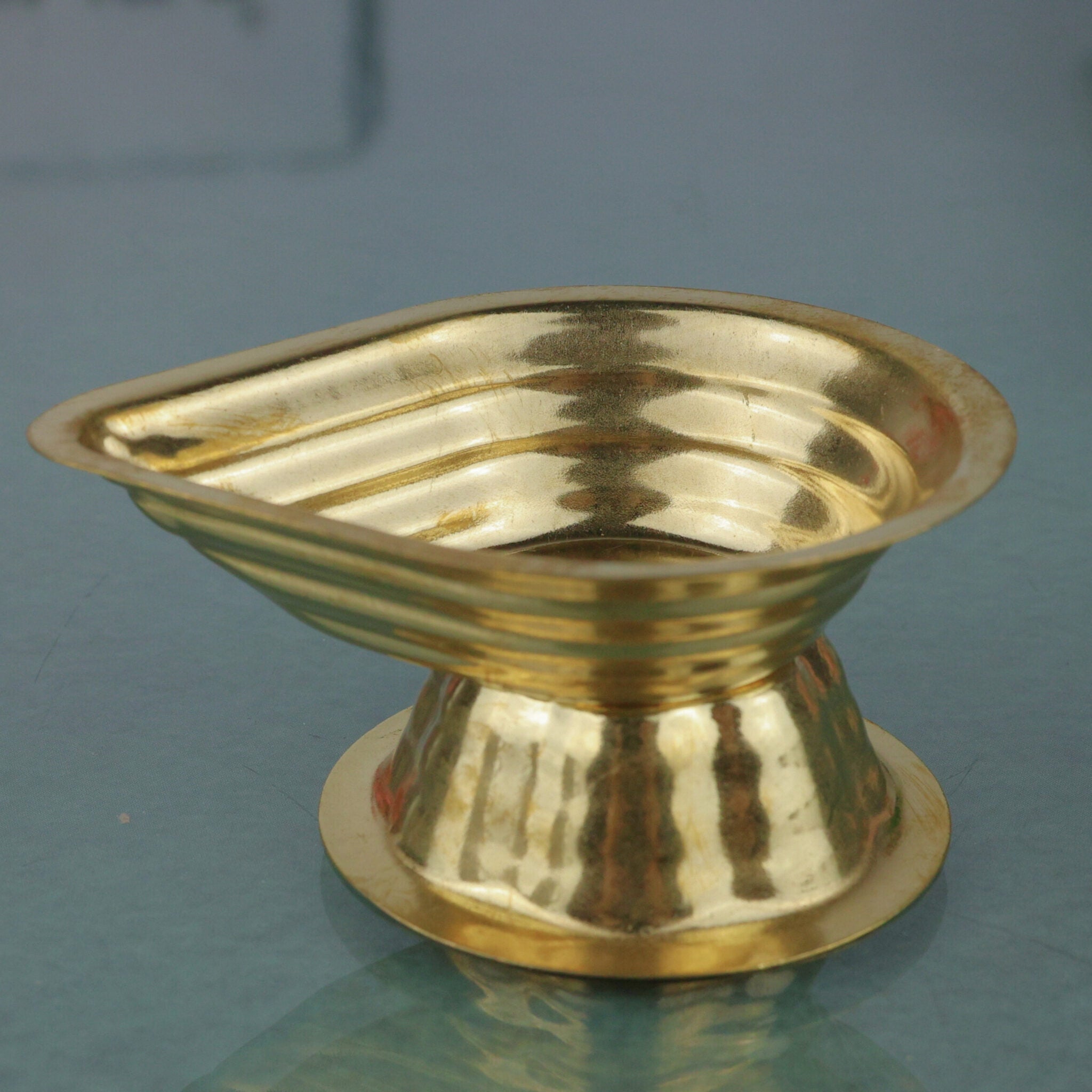 Handcrafted Brass Deepam Diya, Traditional Kuthu Vilakku Samai, Temple Nilavilakku Pital Oil Lamp for Puja & Aarti, Gold, 1 Inch, 1 Piece