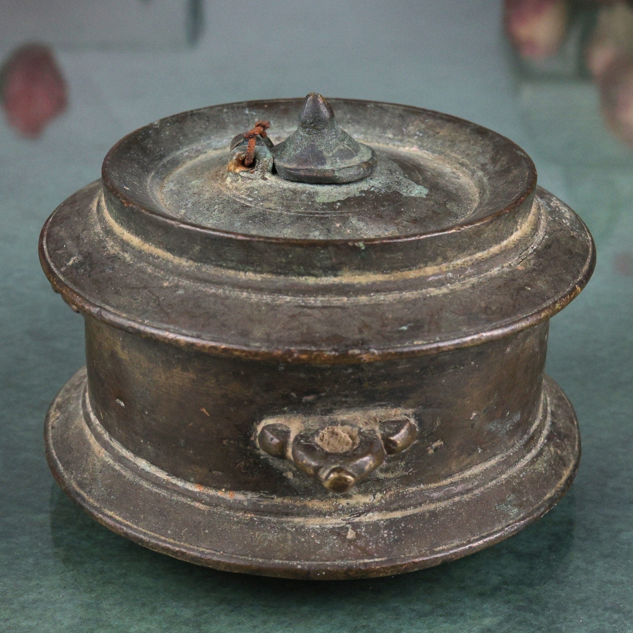 Vintage Brass Ink Pot, Peetal Kalam Daani, Handmade Pital Ink Well for Calligraphy, Desk Décor & Antique Collection, Brown, 2.5 Inch, 1 Piece