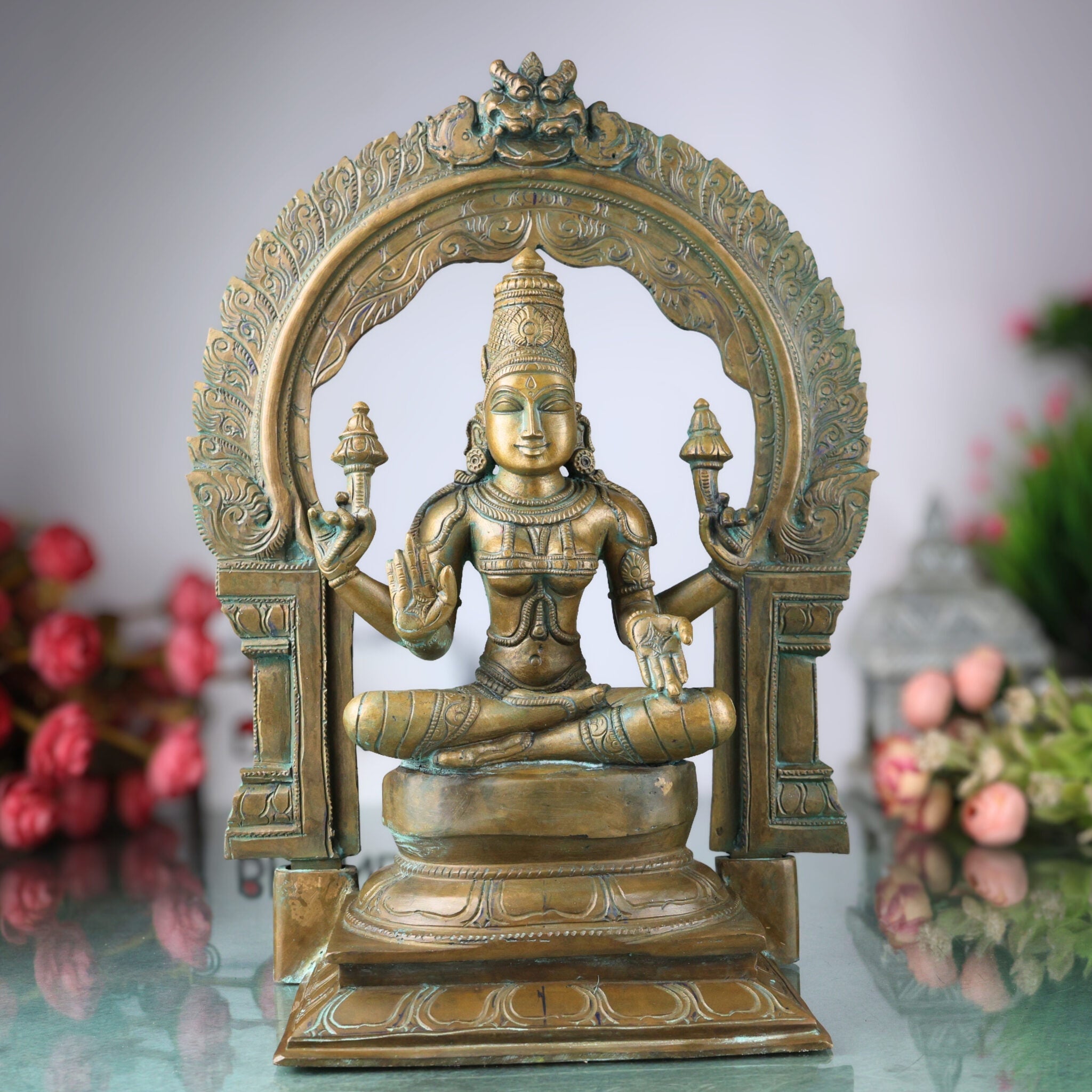 Bronze Mahalakshmi Shri Lakshmi Devi Idol | Panchaloha Panchadhatu South India Art Sculpture | Gajalakshmi Varalakshmi Kamala Padma Narayani Thirumagal Lakshmi Statue for Home Temple Decor, Brown, 12 Inch, 1 Piece