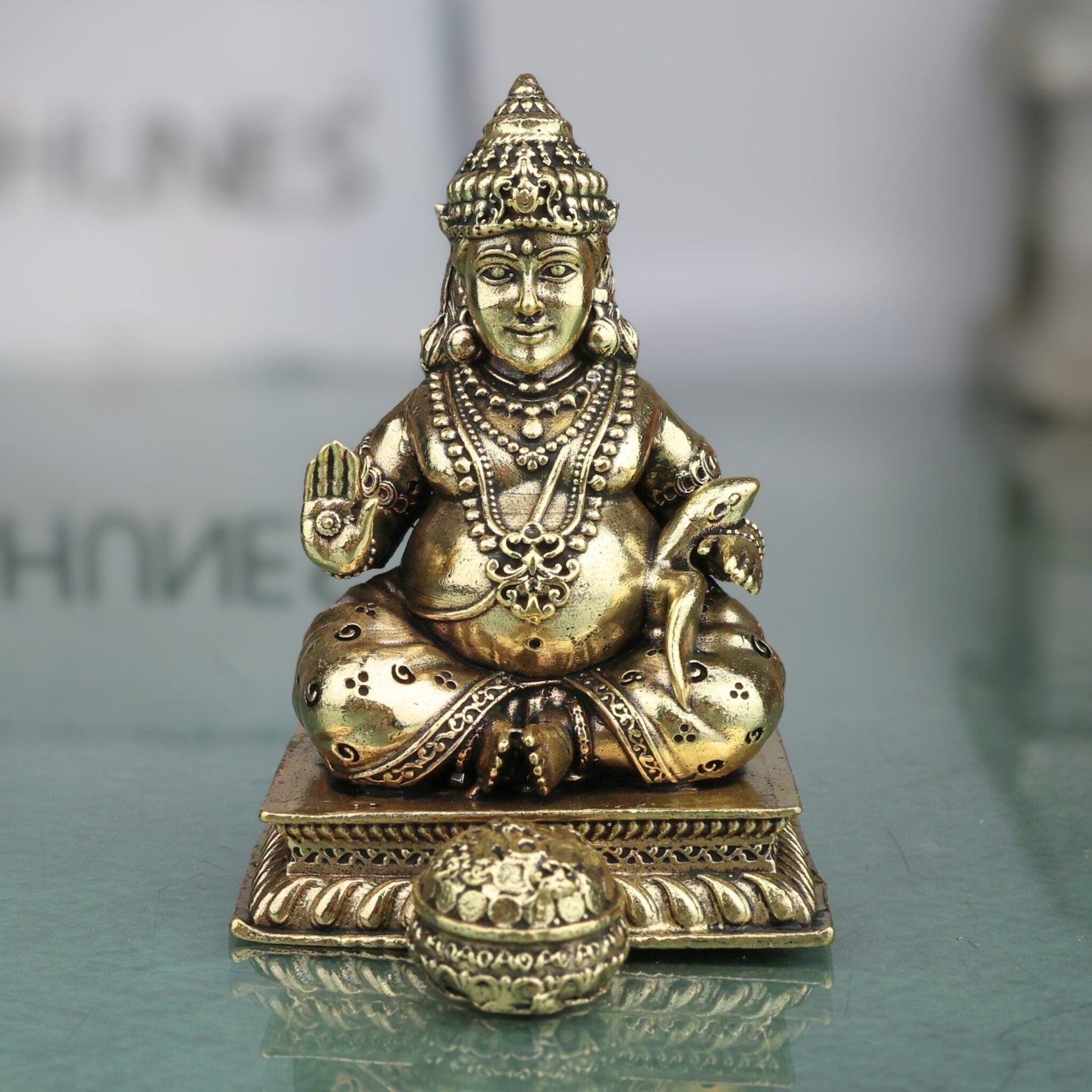 Brass Kubera Idol Dhanadhipati Kuvera Yaksharaja Vaishravana Wealth God Murti for Puja Decor Gifts, Gold, 3 Inch, 1 Piece