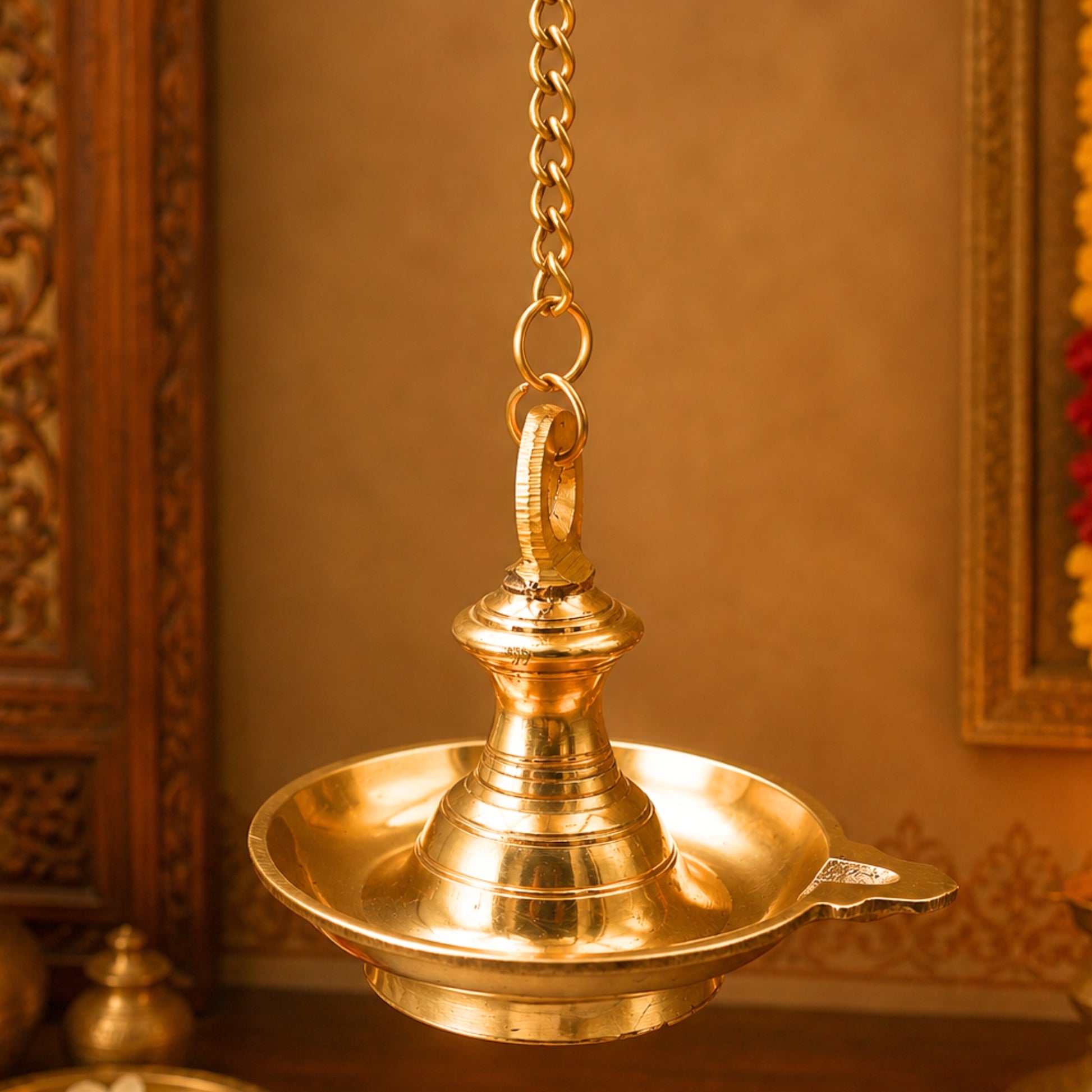 Brass Hanging Lamp for Pooja, Temple Hanging Diya, Thooku Vilakku, Kuthu Vilakku, Brass Hanging Deepam, Traditional Peetal Hanging Deepak with Chain for Home Mandir, Kerala Style Nilavilakku Decor, Gold, 5 Inch, 1 Piece
