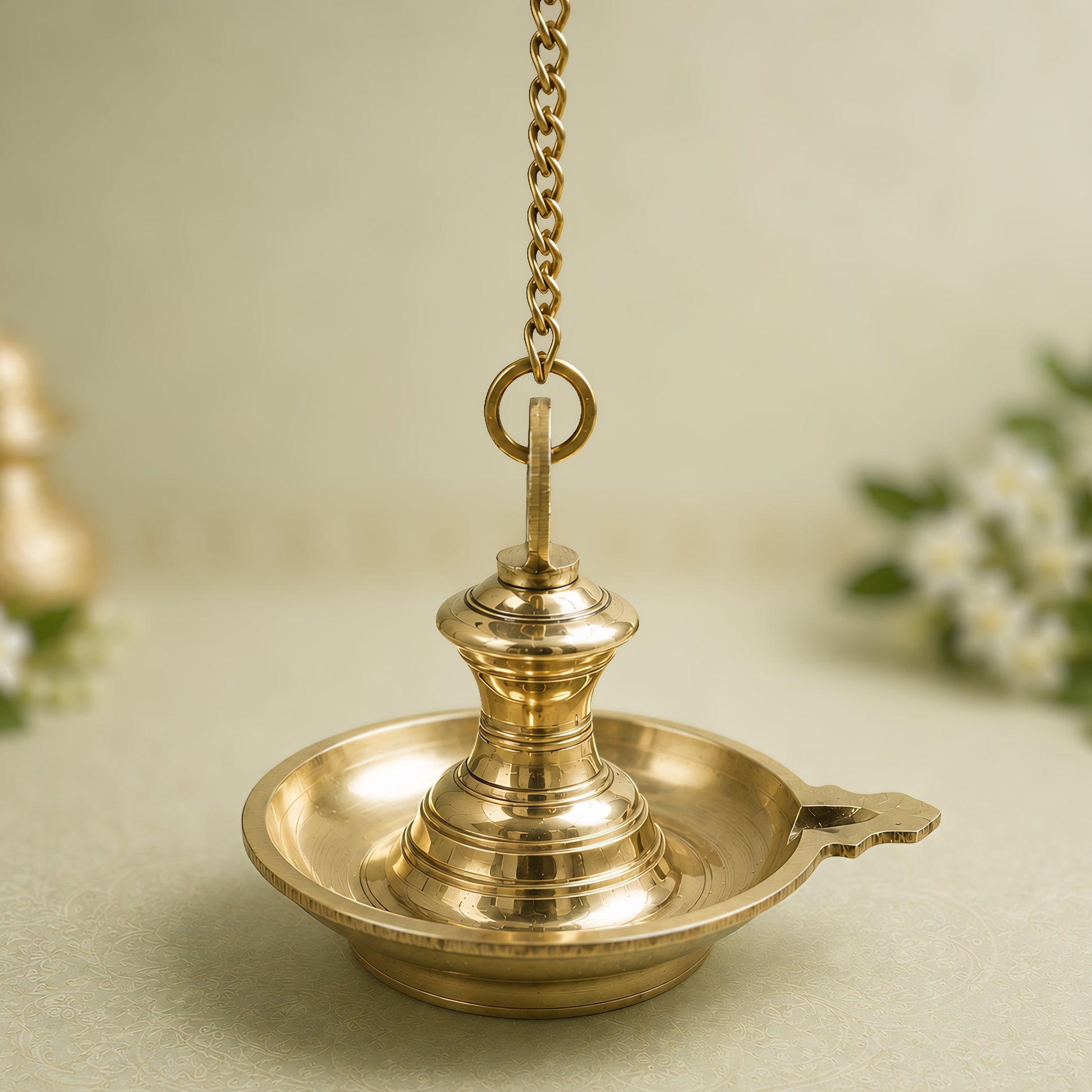 Traditional Brass Hanging Lamp Thooku Vilakku Pooja Hanging Diya Deepam Temple Chain Oil Lamp Kerala Style Vilakku Peetal Pittal Mandir Hanging Lamp for Home Temple Spiritual Decor Diwali Pooja Accessories, Gold, 6.5 Inch (Only Lamp), 1 Piece
