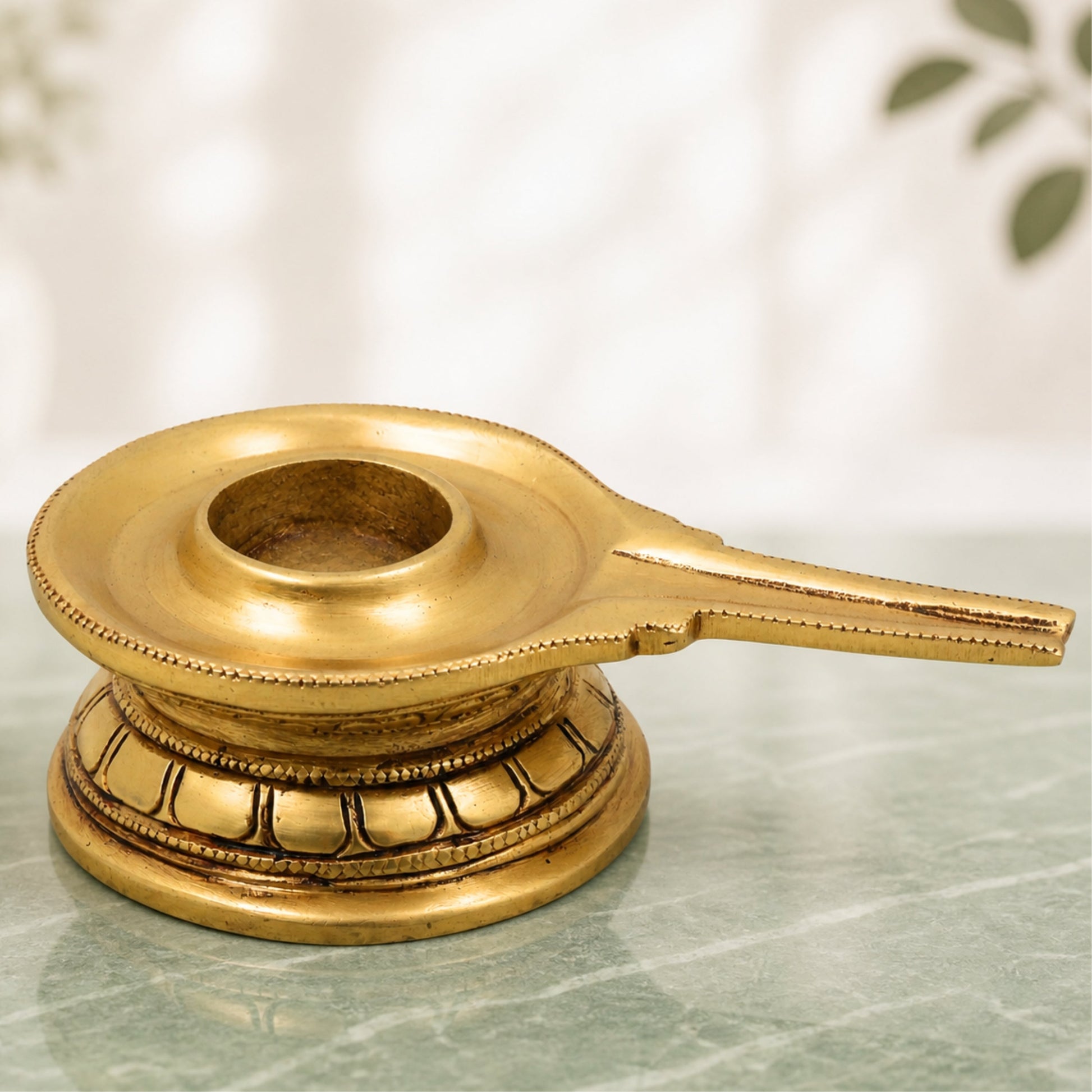 Brass Shaligram Stand Peetham Saligram Yoni Base Puja Chowki Mandir Asana Peetal Pital Pittal Simhasanam Holder, Gold, 1.5 Inch, 1 Piece