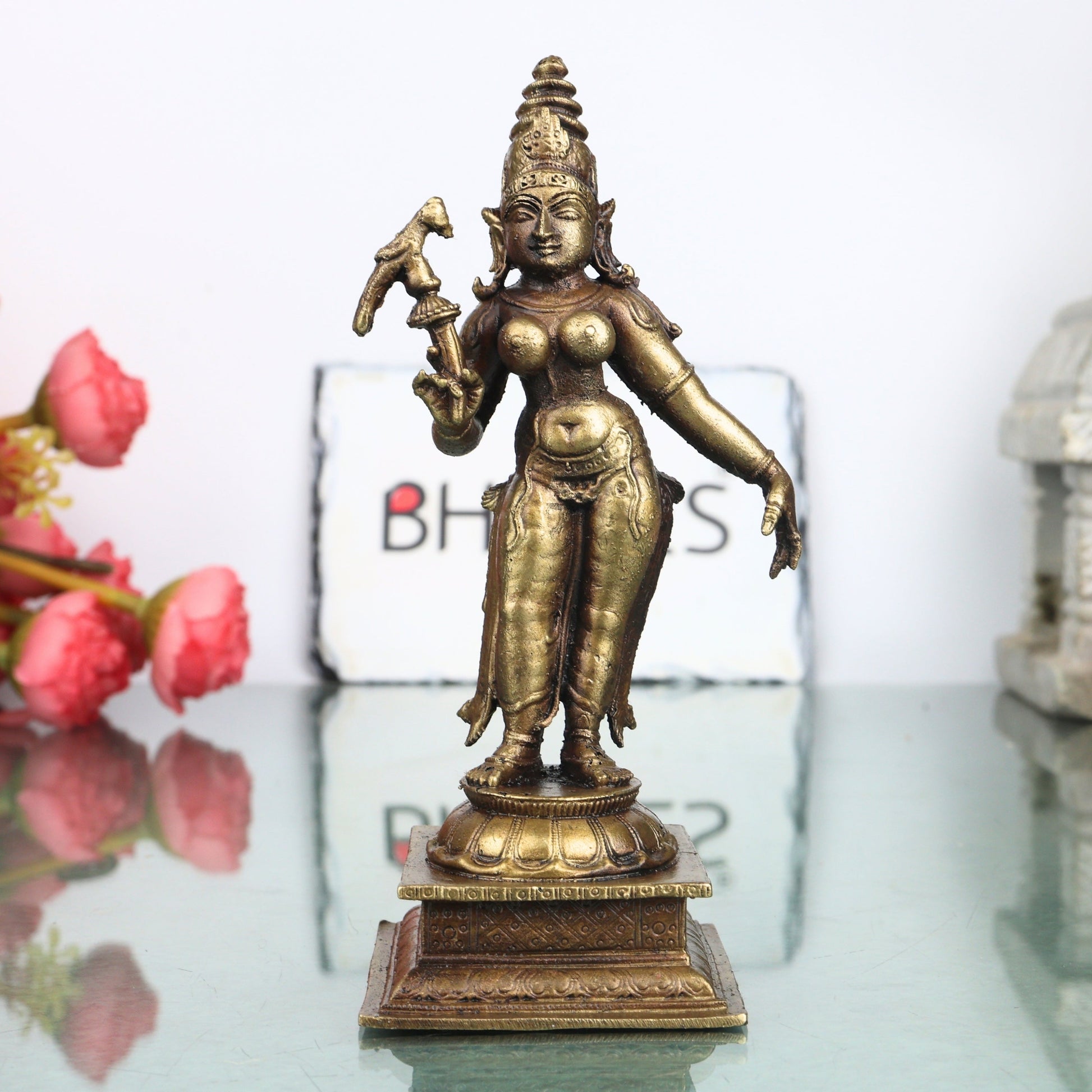 Brass Meenakshi Amman Idol Handcrafted Traditional Chola Style Murti for Pooja Home Decor & Spiritual Gifting, Gold, 5.5 Inch, 1 Piece