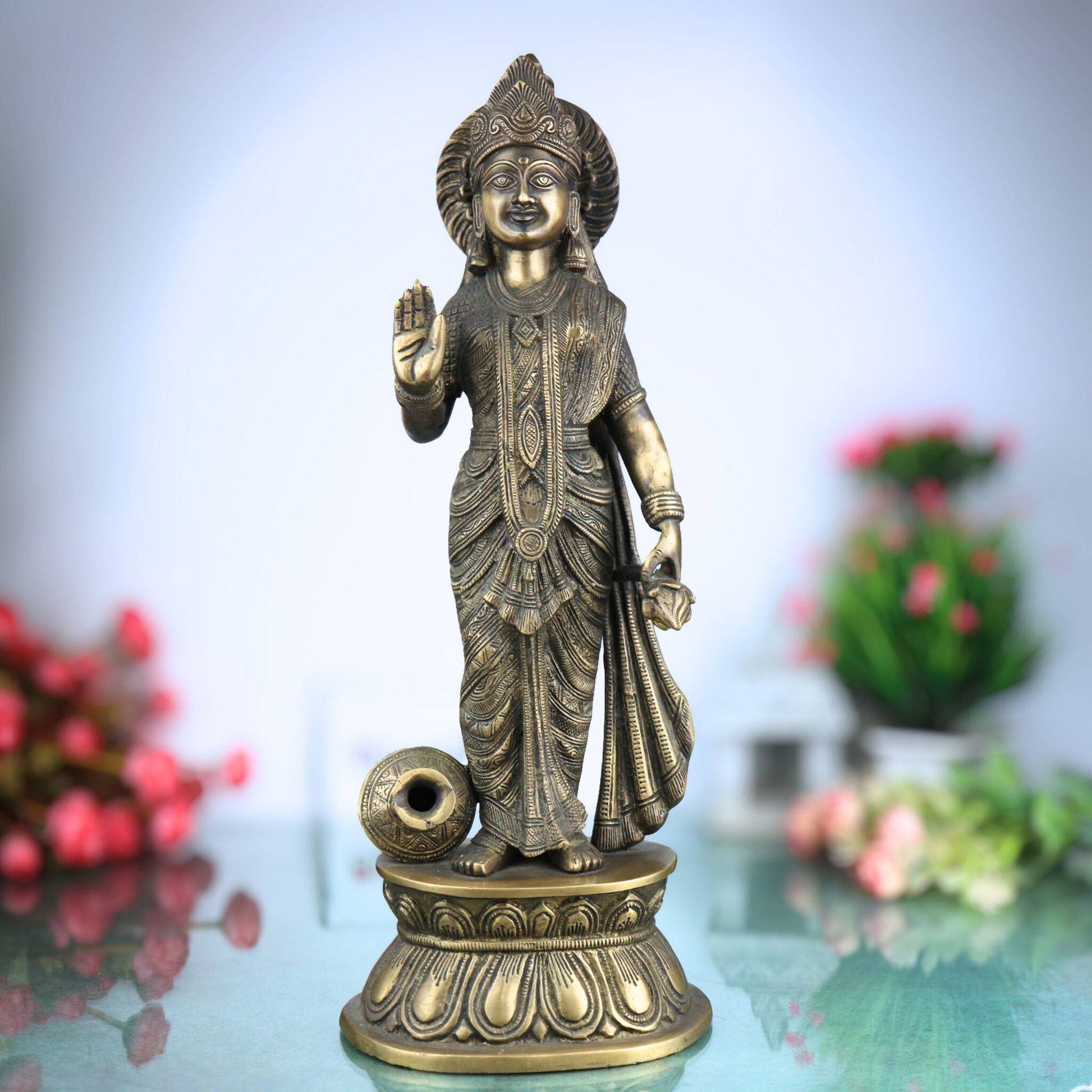 Handcrafted Brass Mahalakshmi Idol, Shree Lakshmi Devi | Kamala | Ashta Lakshmi | Vaishnavi | Wealth & Prosperity Murti for Pooja, Home Temple & Decor,Gold, 18 Inch, 1 Piece