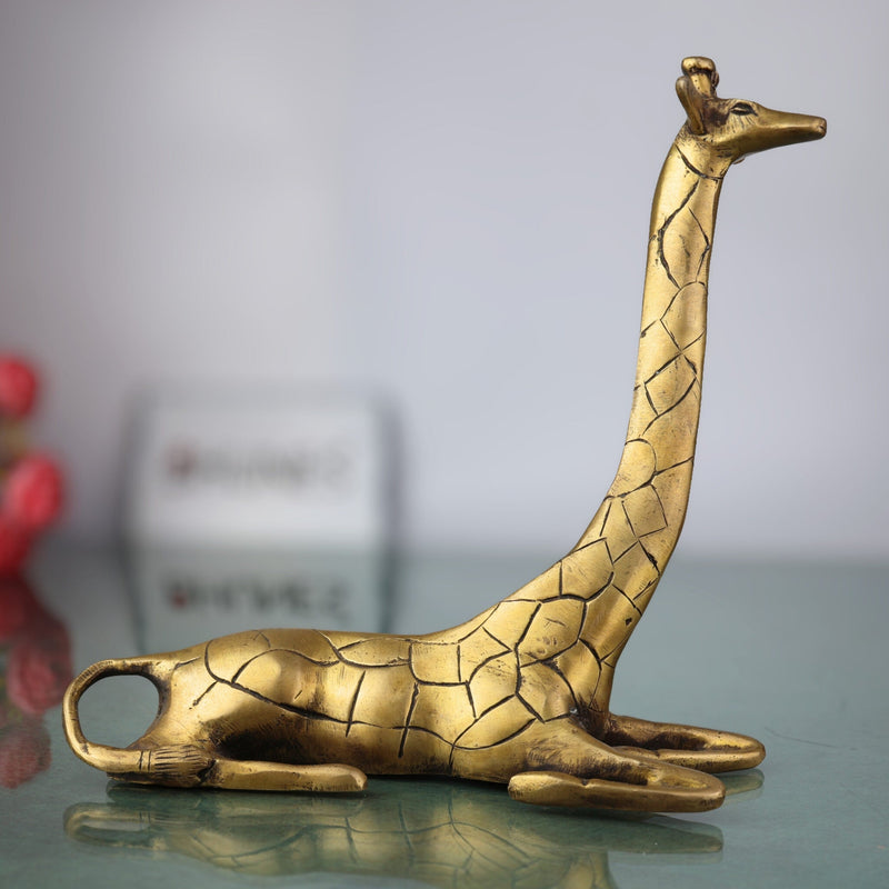 Brass Exquisite Giraffe Idol Statue | Handcrafted Peetal & Pittal Giraffe Figurine, Home Decor Showpiece, Ashtadhatu & Velli Aluminiyam Giraffe Sculpture,Gold, 9.5 Inch, 1 Piece