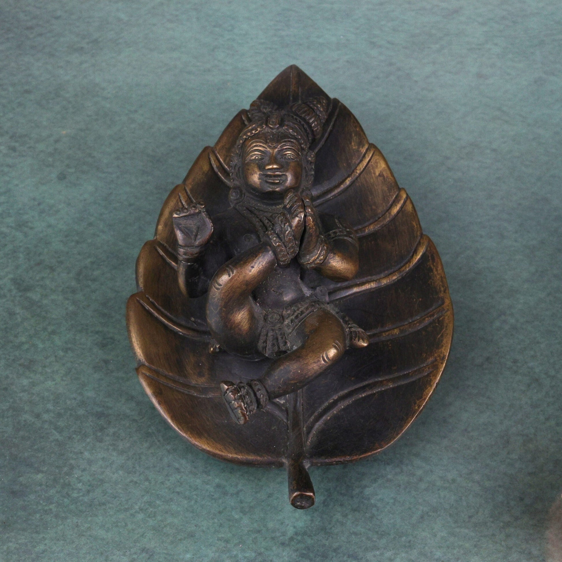 Brass Lord Krishna on Leaf Idol | Balakrishna Vatapatrasayi Murti | Shree Kanha Gopala Statue for Pooja, Home Decor & Gift, Gold, 6 Inch, 1 Piece