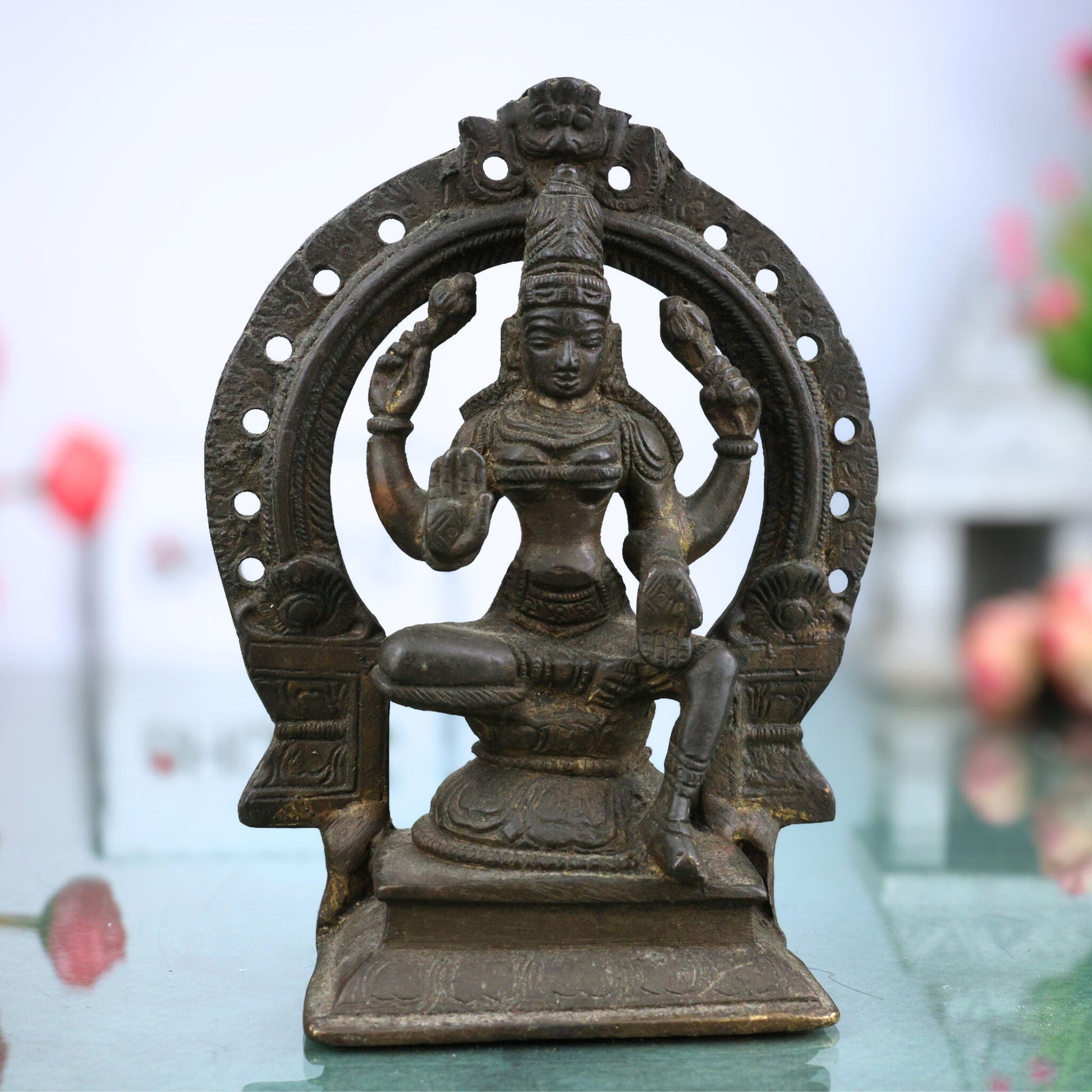 Brass Mahalakshmi Idol with Prabhavali – Shree Kamala Devi | Ashta Lakshmi Murti for Pooja Room, Temple, Home Decor & Gifts, Gold, 6.5 Inch, 1 Piece