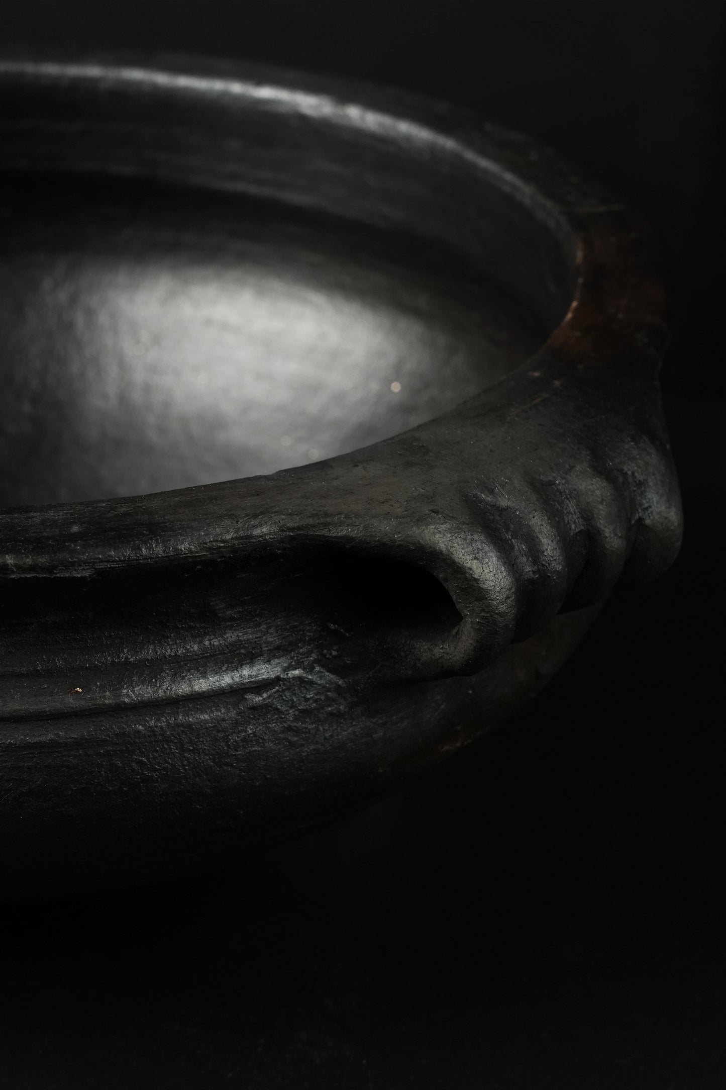 Blackened Clay Uruli Extra Large ( HOUSE DECOR - SUPER LARGE)