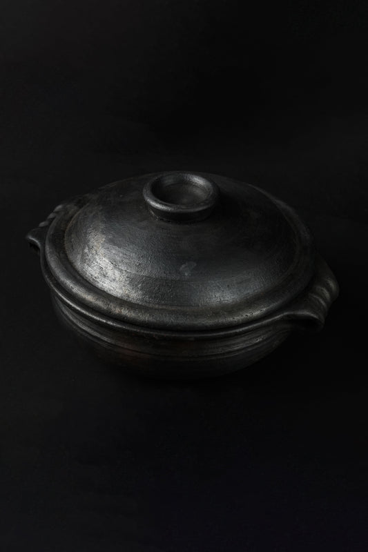 Blackened Clay Uruli With Lid (HOUSE DECOR/COOKING - MEDIUM)