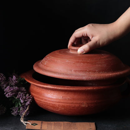 Velanstore Clay Urali Pot with the lid