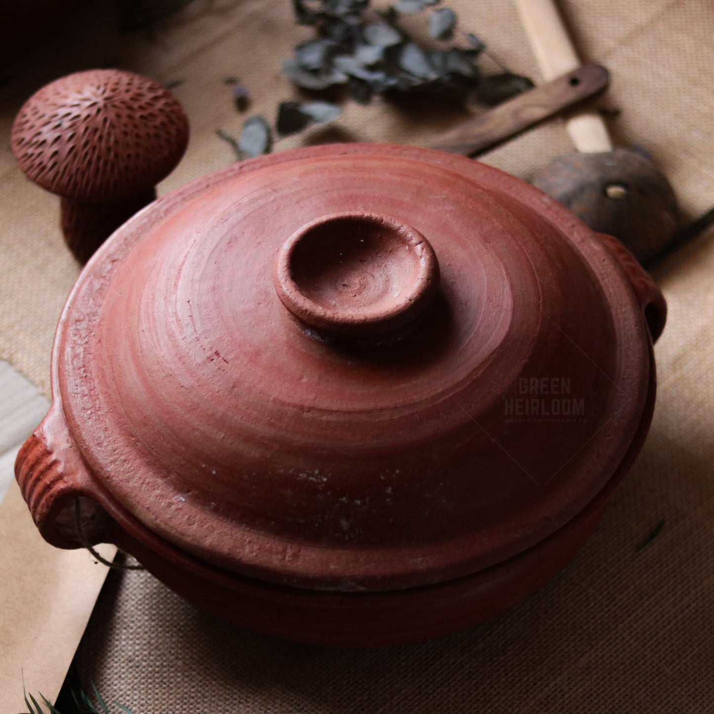 Velanstore Clay Urali Pot with the lid